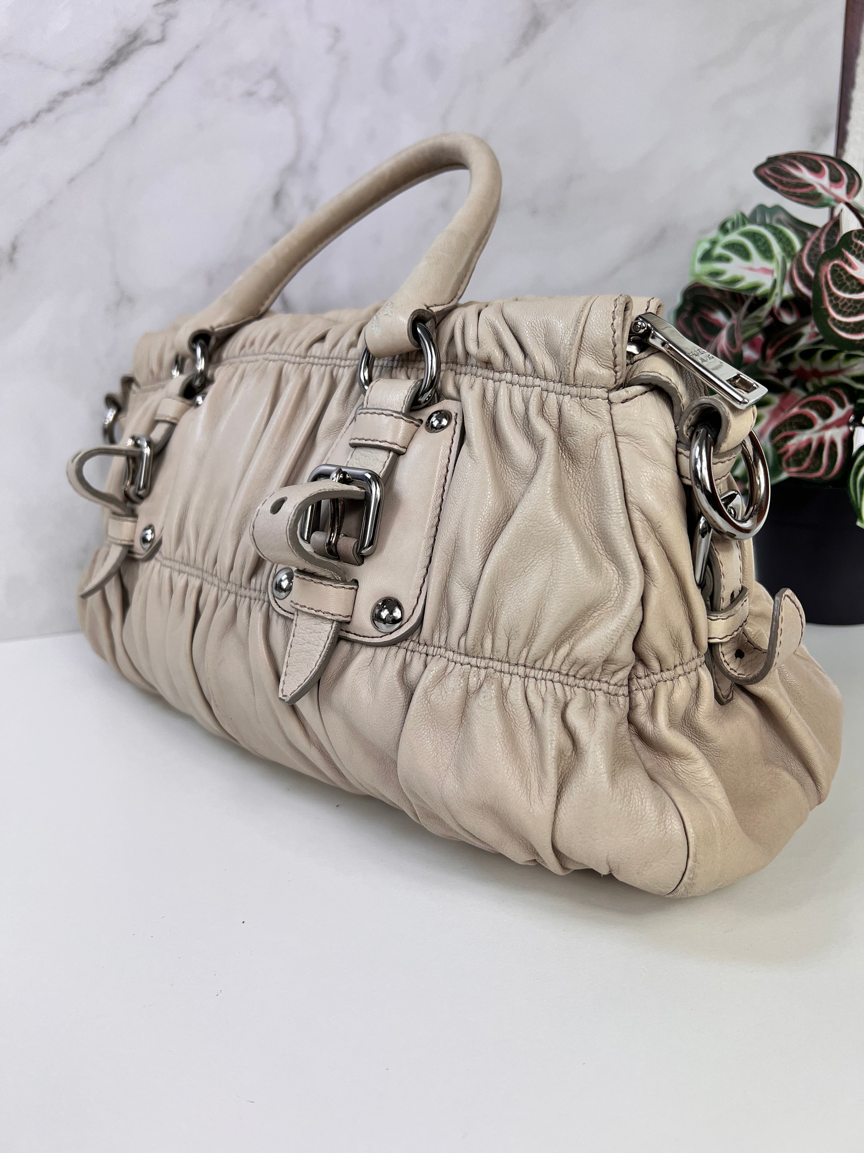 Sac Prada gaufre en cuir -  Le Comptoir Vintage