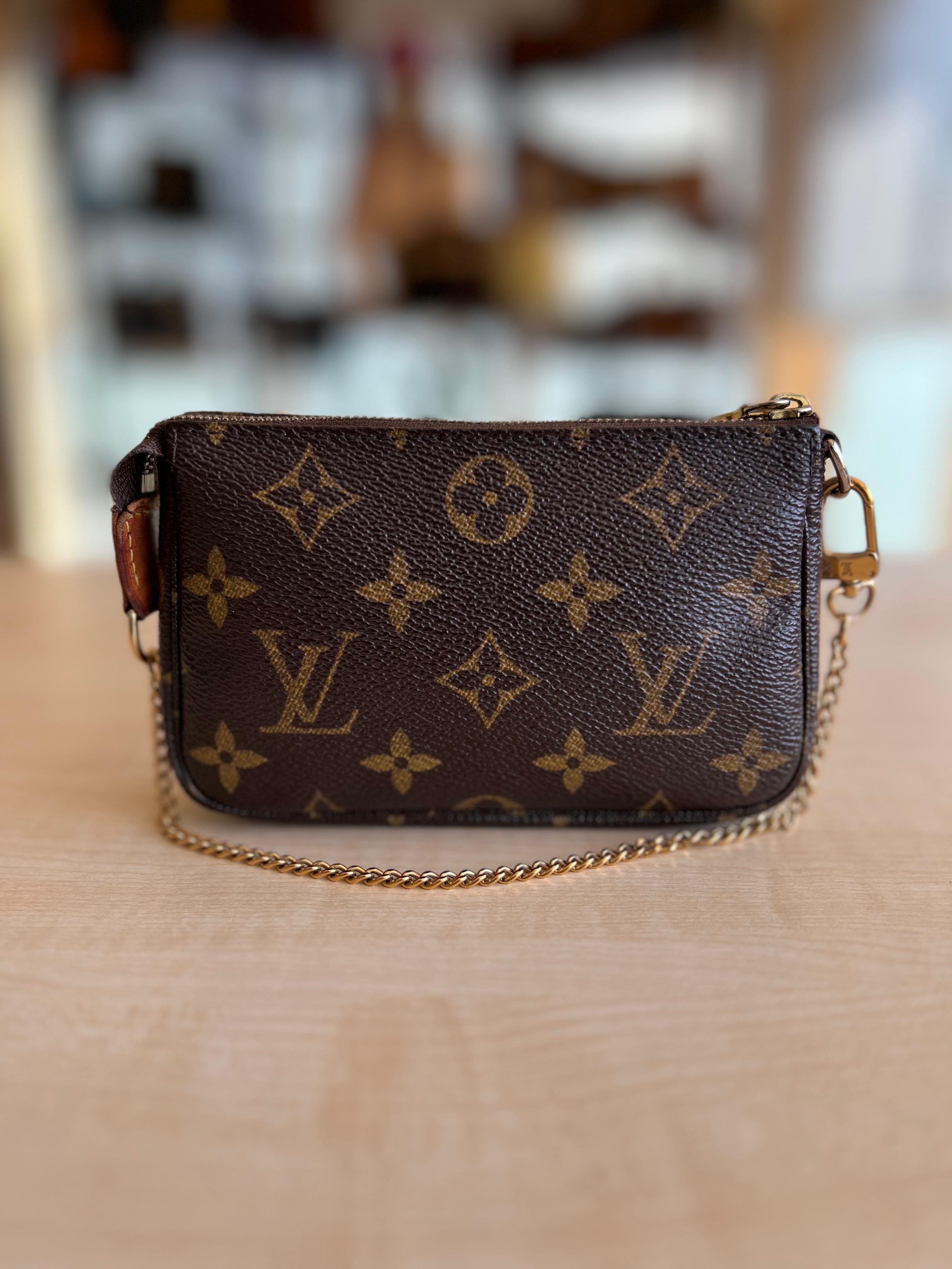 Louis Vuitton mini pochette accessoire
