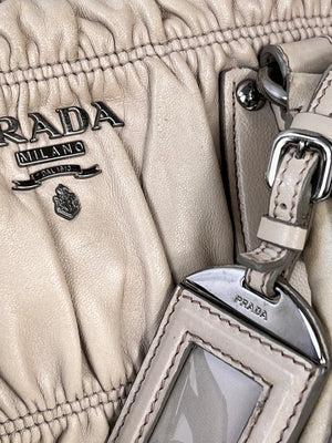 Sac Prada gaufre en cuir -  Le Comptoir Vintage