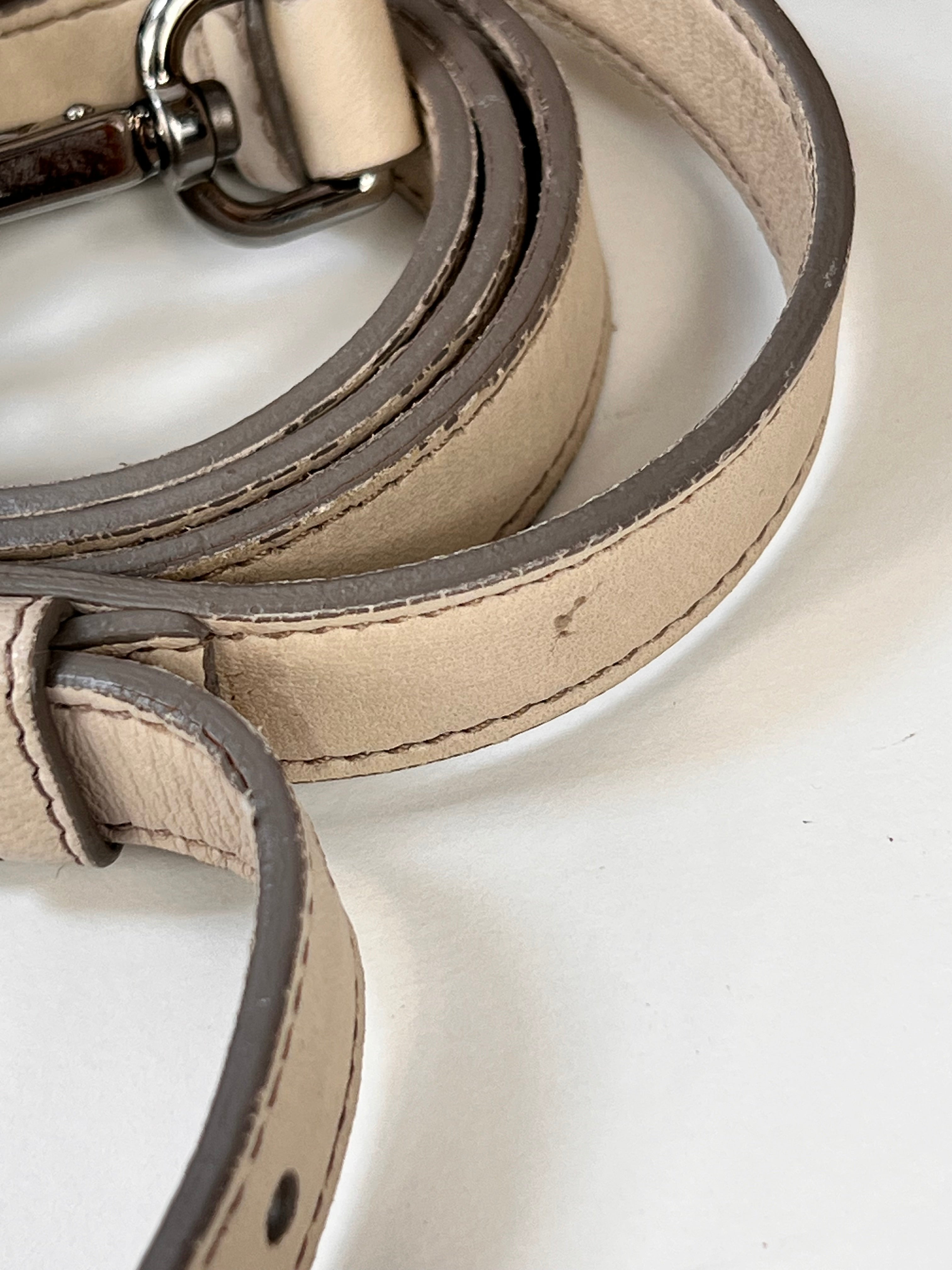 Sac Prada gaufre en cuir -  Le Comptoir Vintage