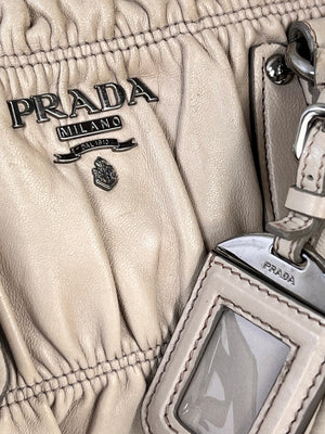 Sac Prada gaufre en cuir -  Le Comptoir Vintage