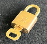 Cadenas Louis Vuitton authentique — Le Comptoir Vintage