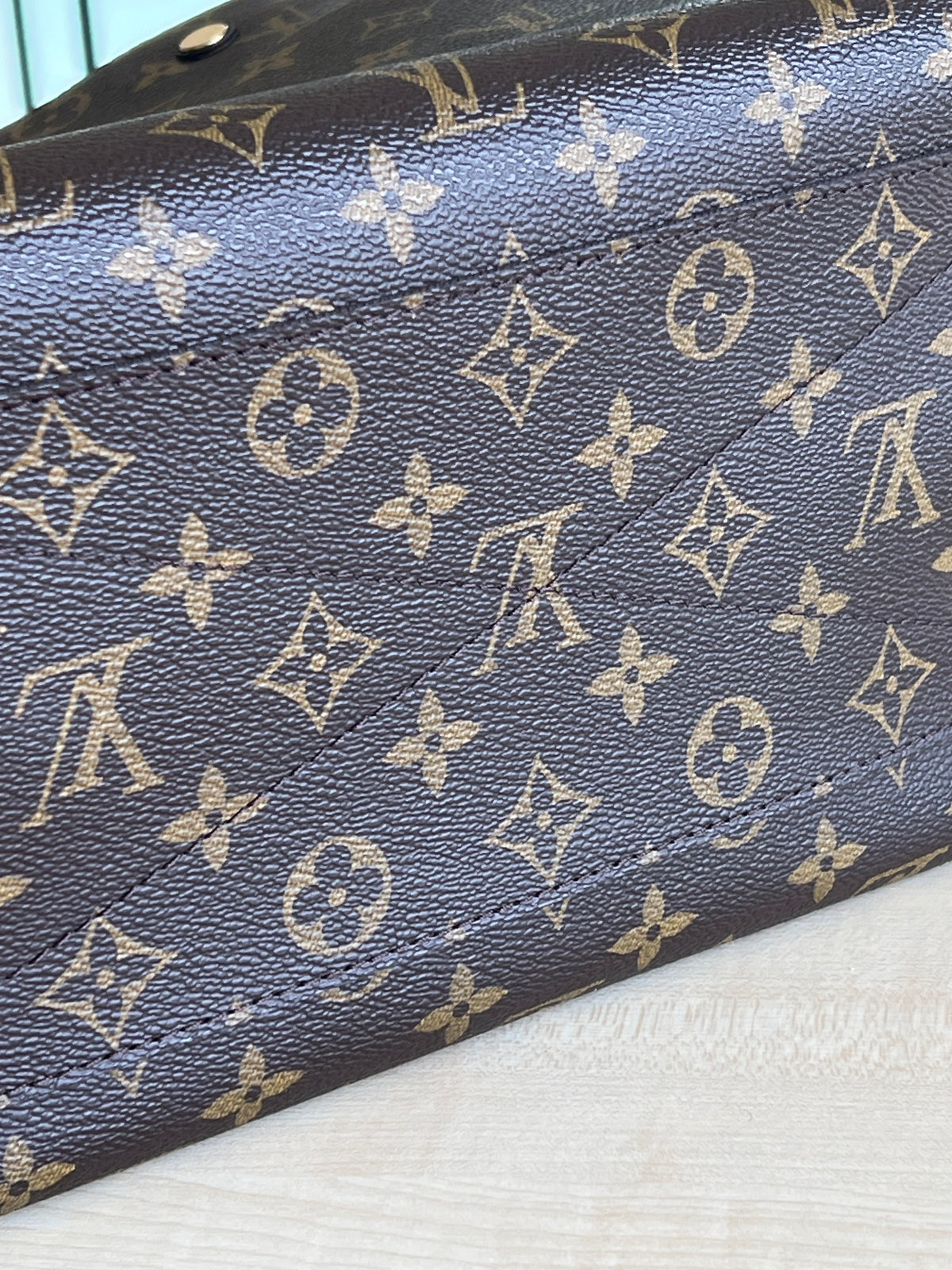 Louis Vuitton Montaigne — vue 12 | Le comptoir vintage