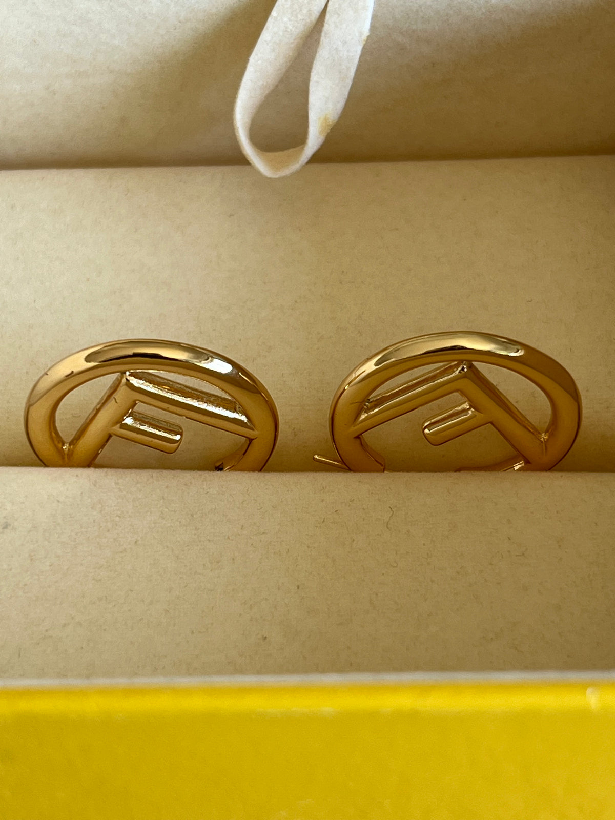 FENDI F's Earrings — vue 3 | Le comptoir vintage
