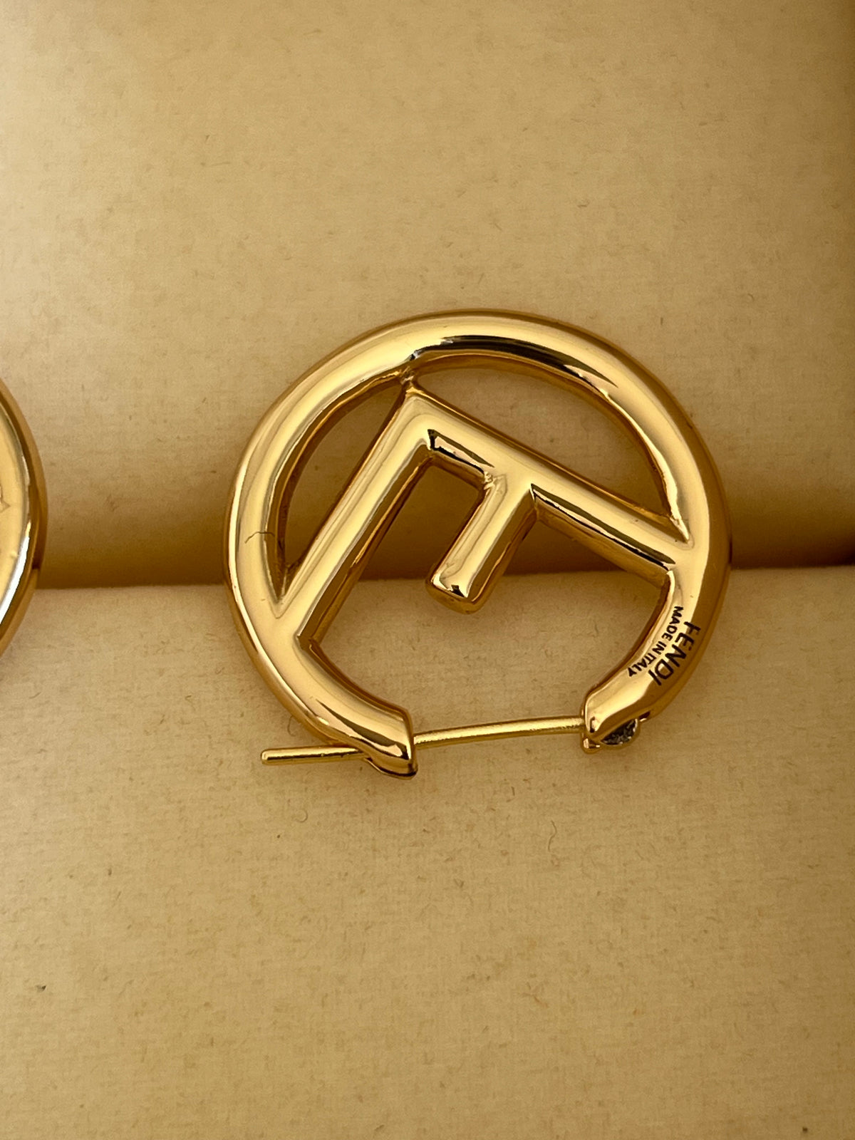 FENDI F's Earrings — vue 4 | Le comptoir vintage