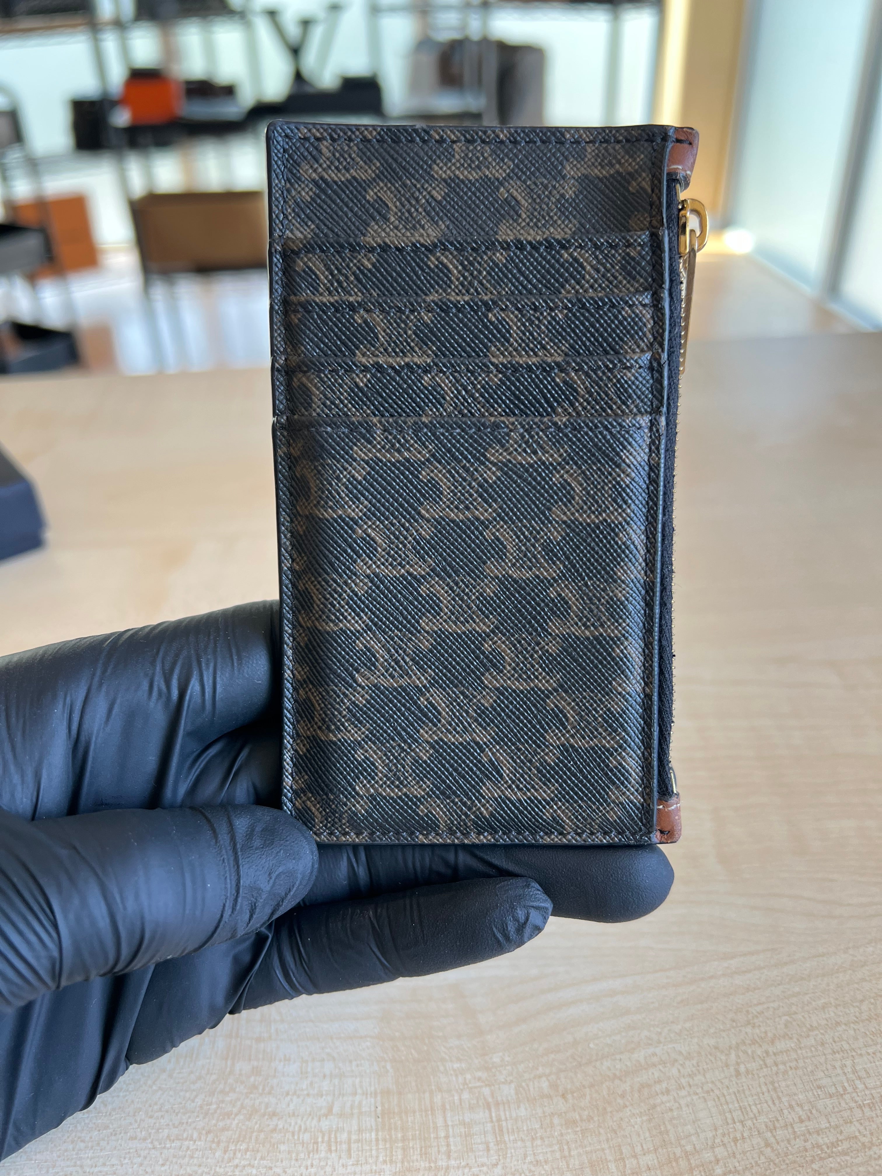 Porte-cartes Céline Triomphe zippé authentifié — Le Comptoir Vintage