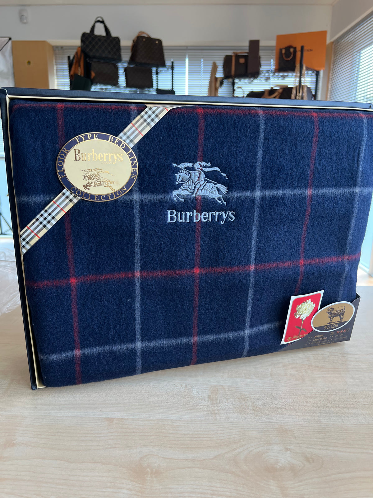 (12412_1504) BURBERRY Lamb Blanket Blanket and Other Accessories authentifié — Le comptoir vintage