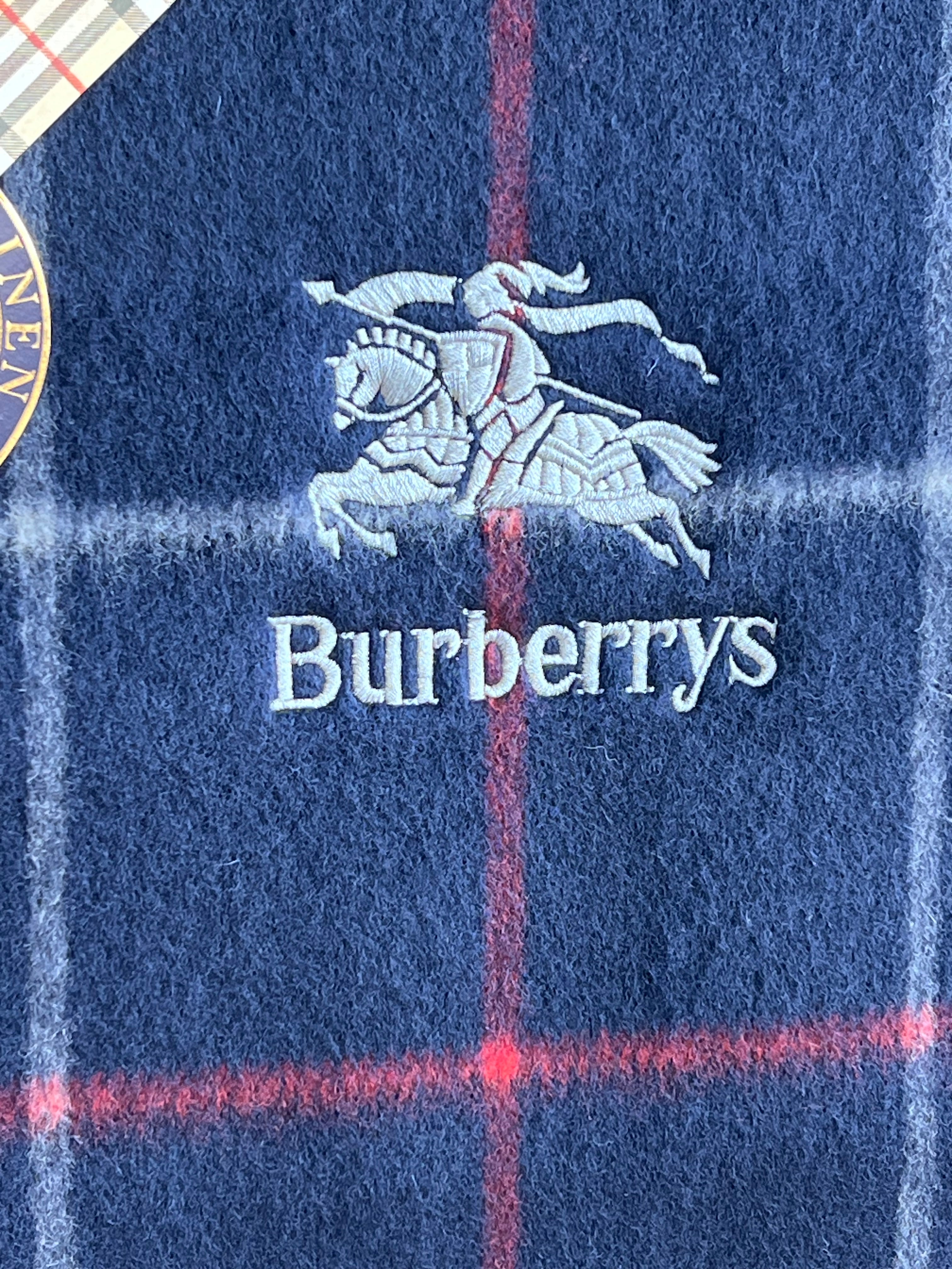 Plaid Burberrys en laine d'agneau tartan — vue 2 | Le Comptoir Vintage
