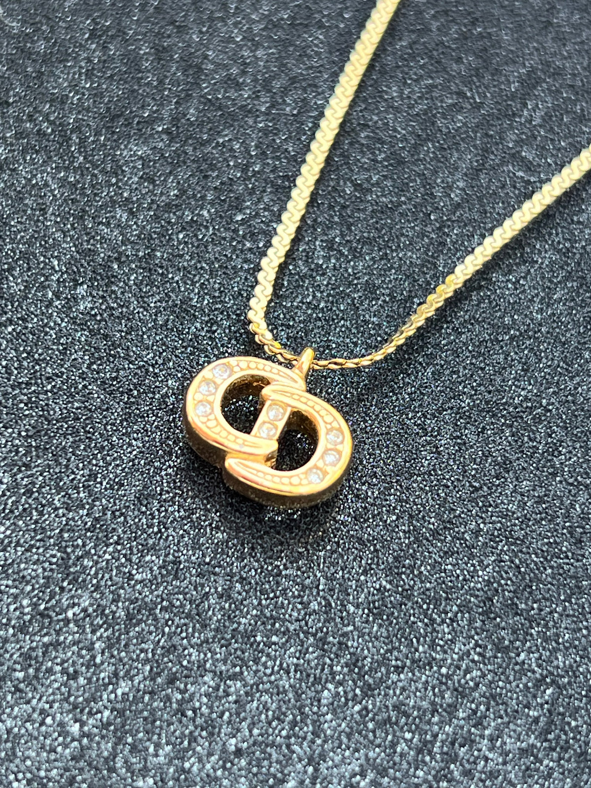 Dior collier CD plaqué or  — vue 3 | Le comptoir vintage