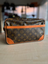 Pochette Louis Vuitton Compiègne 28 Monogram authentifiée — Le Comptoir Vintage
