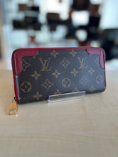 Portefeuille zippé Louis Vuitton Clémence Monogram authentifié — Le Comptoir Vintage