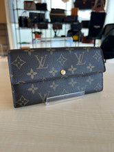 Portefeuille Louis Vuitton Sarah Monogram cognac authentifié — Le Comptoir Vintage