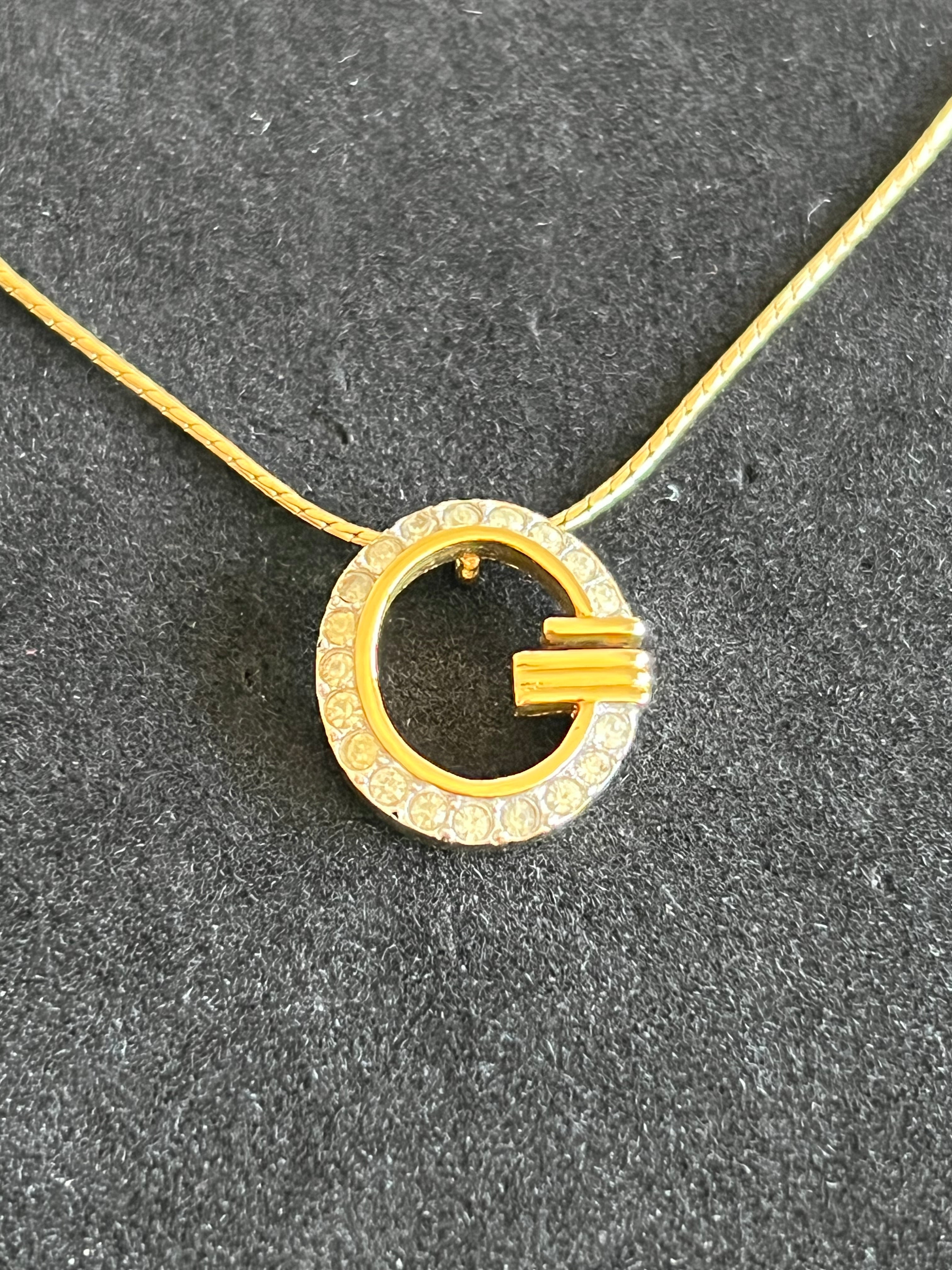 Givenchy Collier pendentif cercle pavé de strass