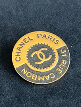 Broche Chanel 31 Rue Cambon Paris authentifiée — Le Comptoir Vintage