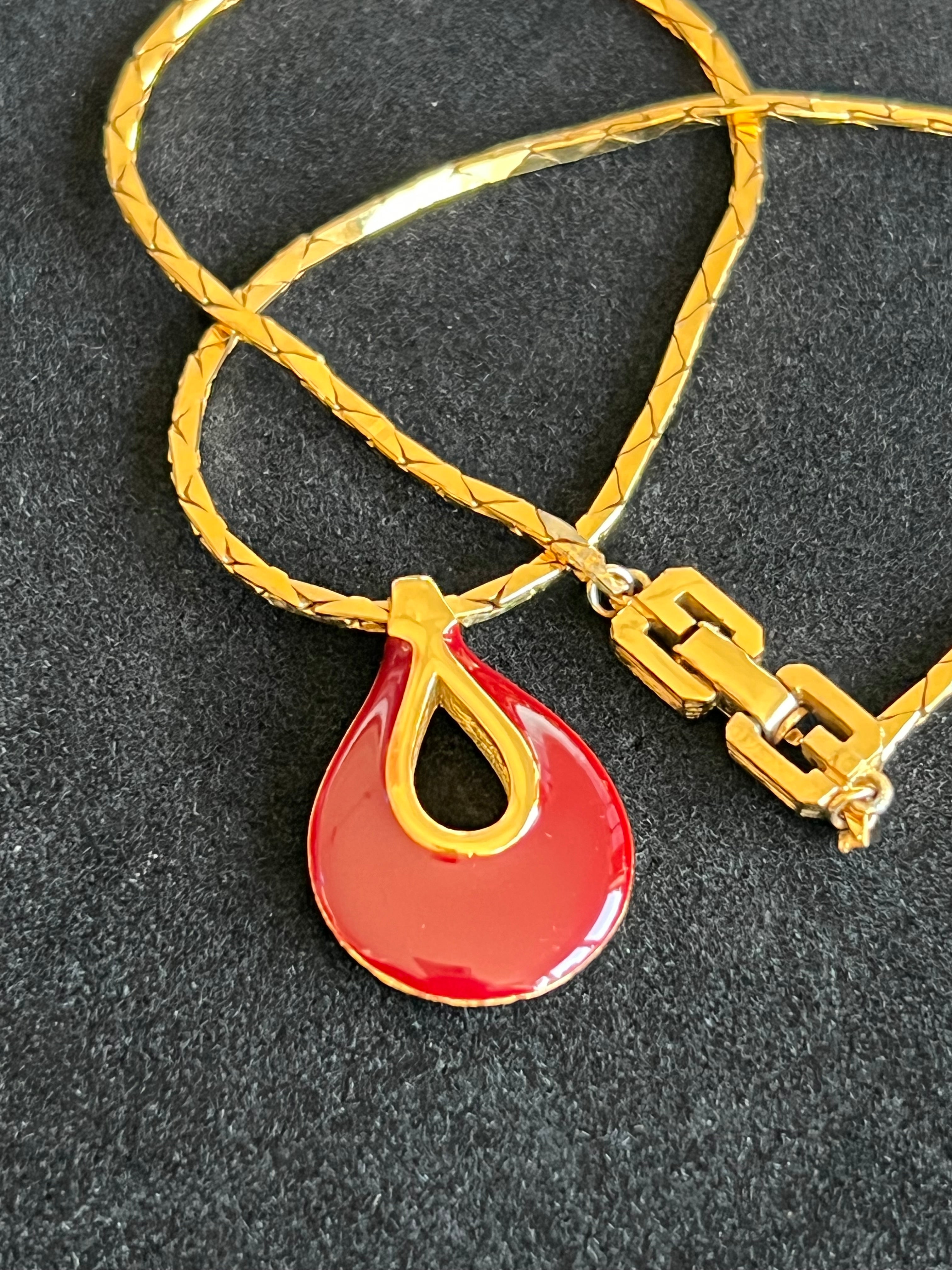 Collier Givenchy