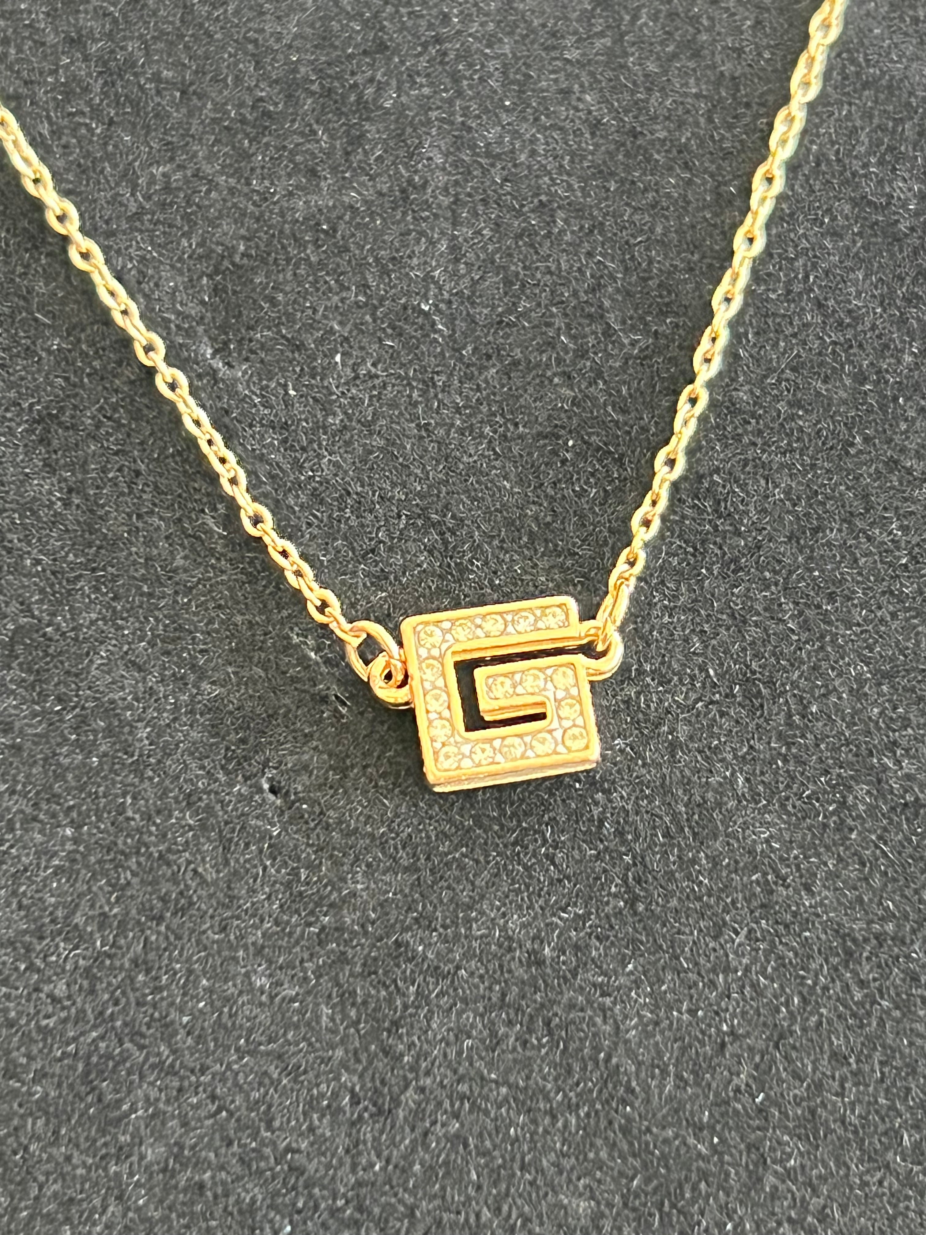 Givenchy Collier pendentif logo G