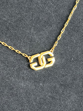 Collier Givenchy pendentif logo G doré authentifié — Le Comptoir Vintage