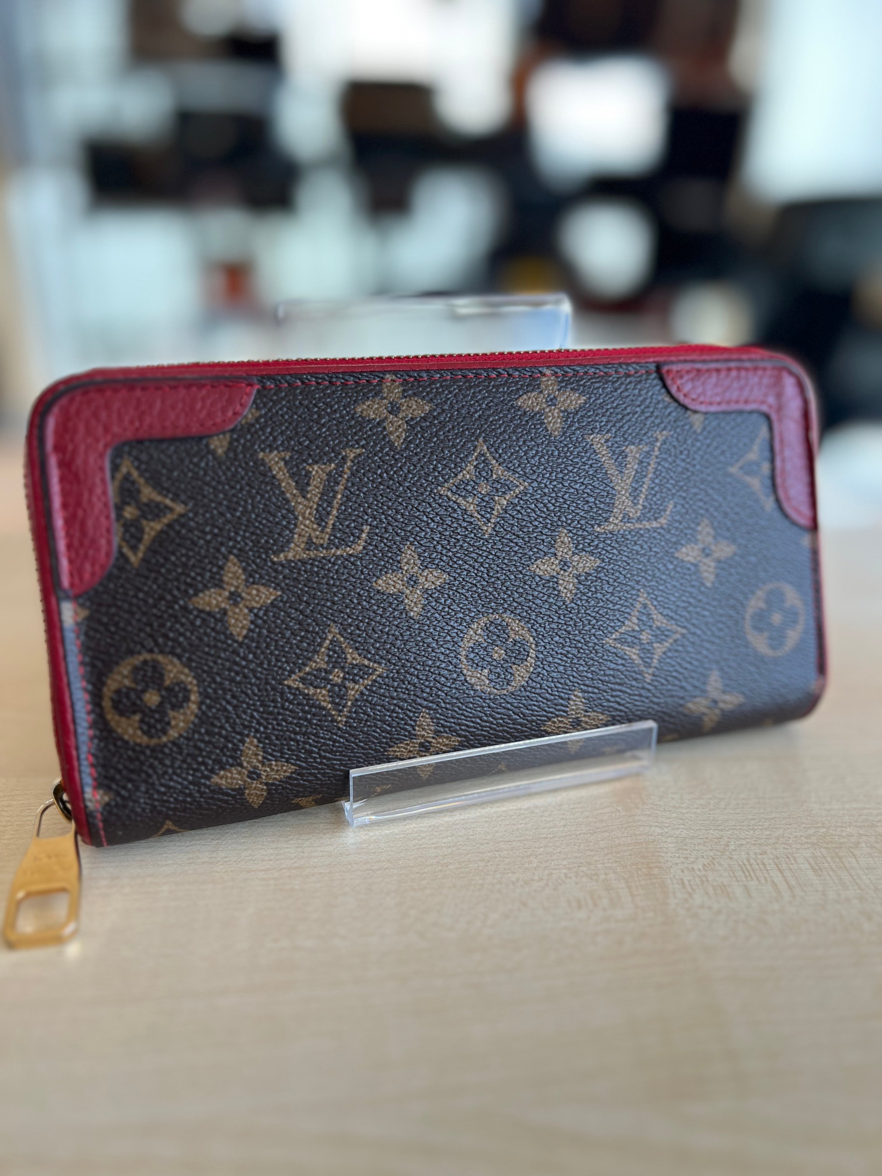 Portefeuille zippé Louis Vuitton Clémence Monogram — vue 2 | Le Comptoir Vintage