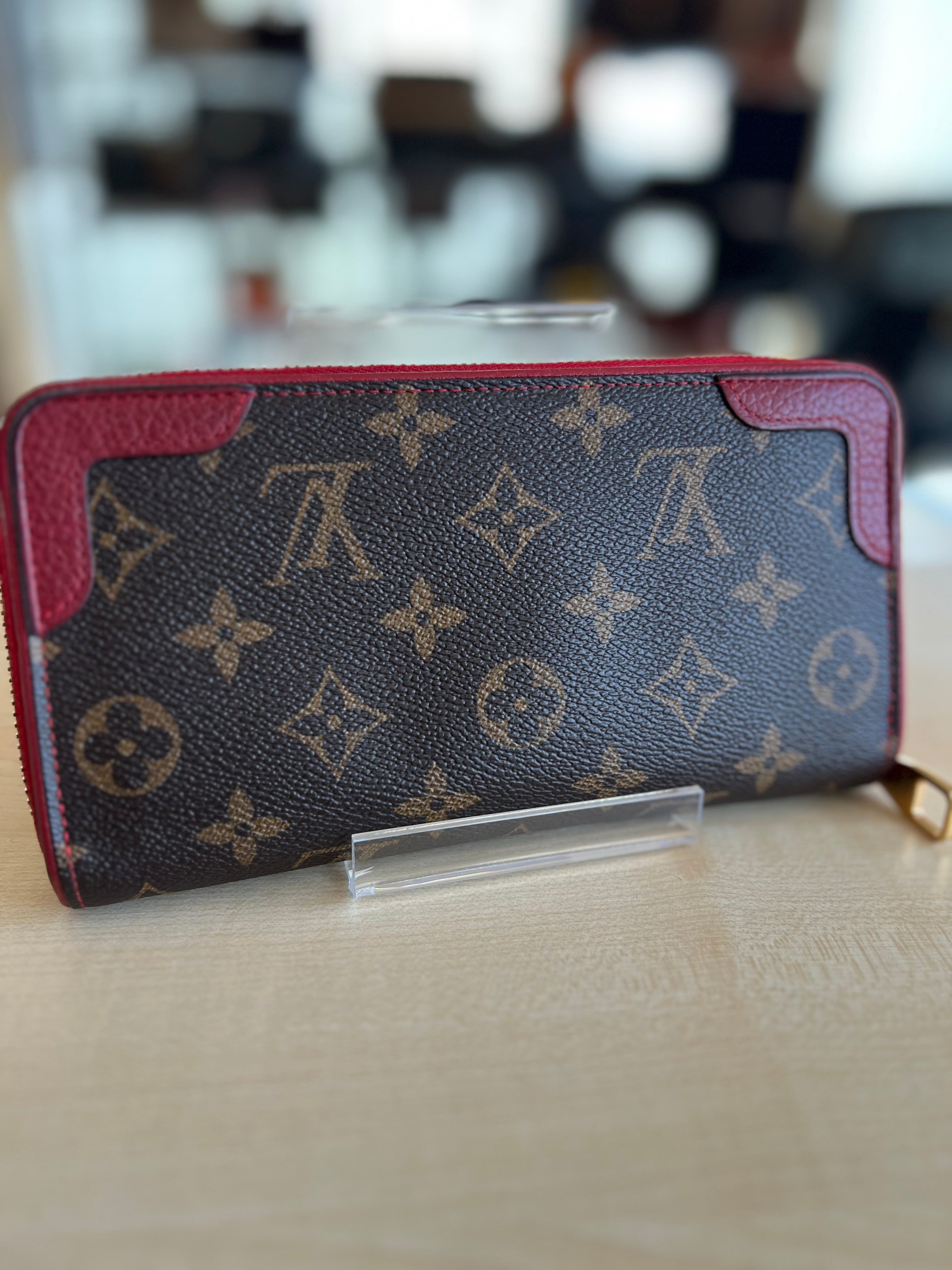 Portefeuille zippé Louis Vuitton Clémence Monogram — vue 3 | Le Comptoir Vintage
