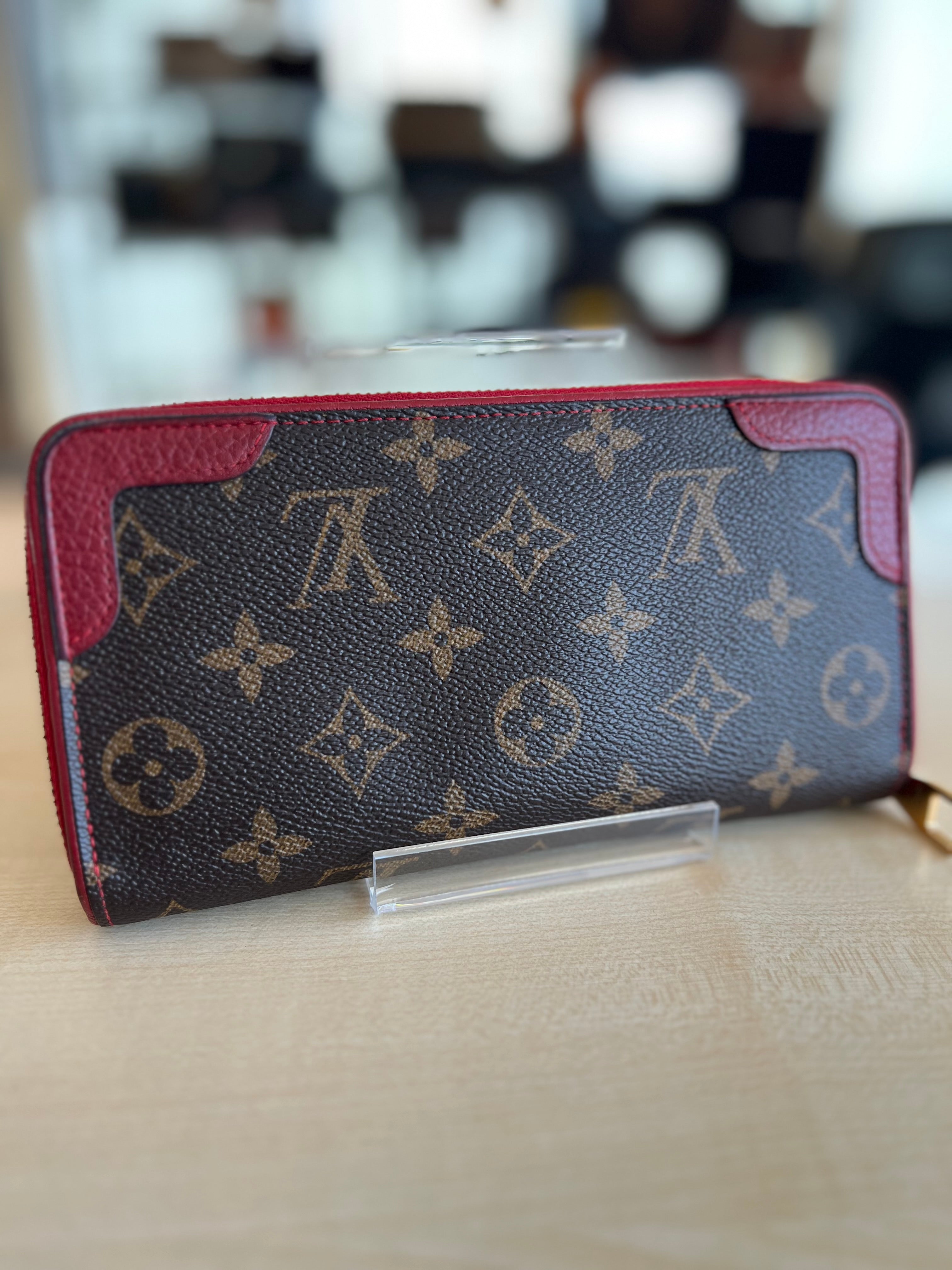 Portefeuille zippé Louis Vuitton Clémence Monogram — vue 4 | Le Comptoir Vintage