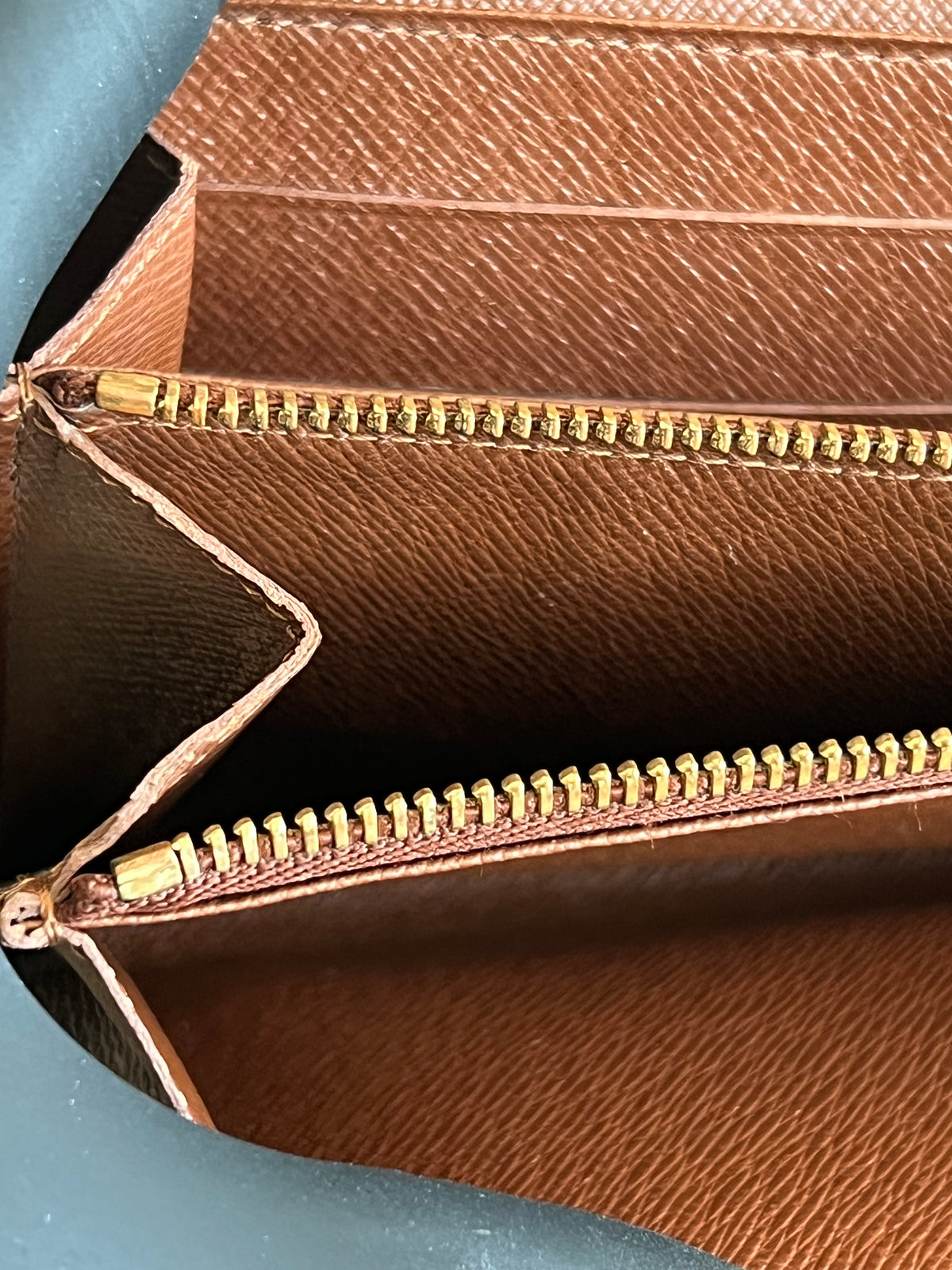 Louis Vuitton Portefeuille Sarah Monogram — vue 5 | Le comptoir vintage