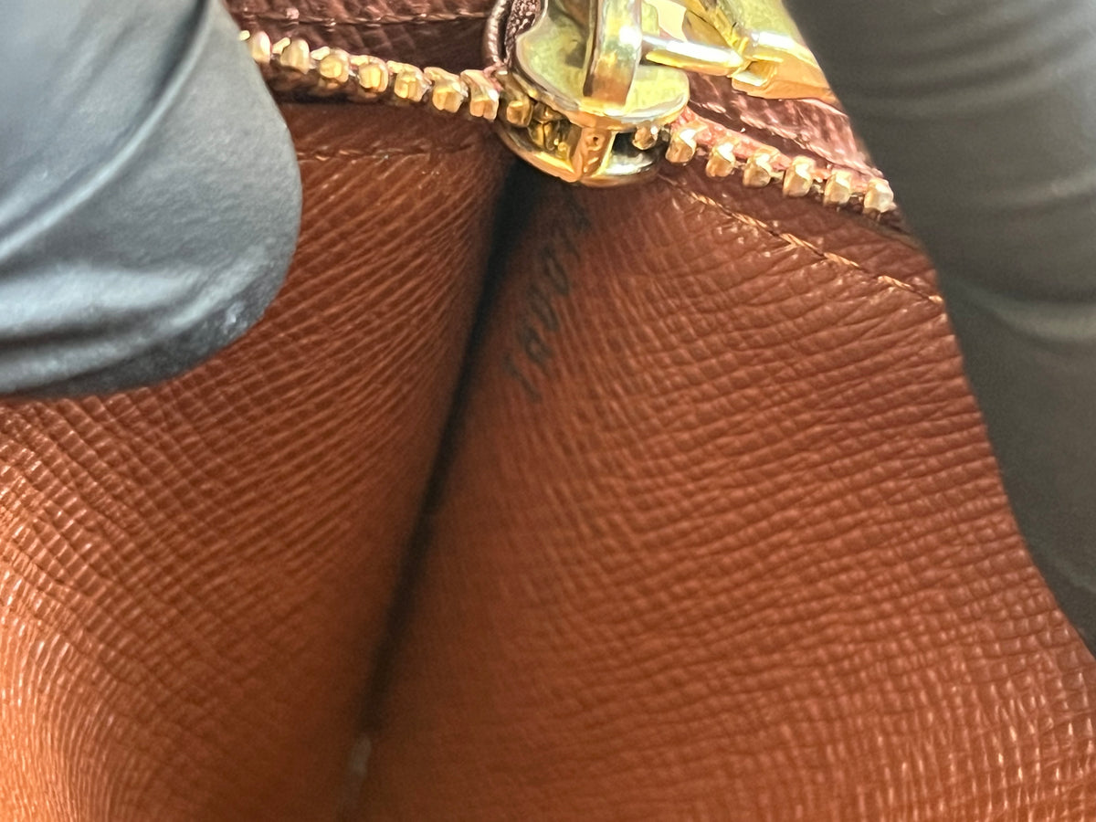 Louis Vuitton Portefeuille Sarah Monogram — vue 7 | Le comptoir vintage