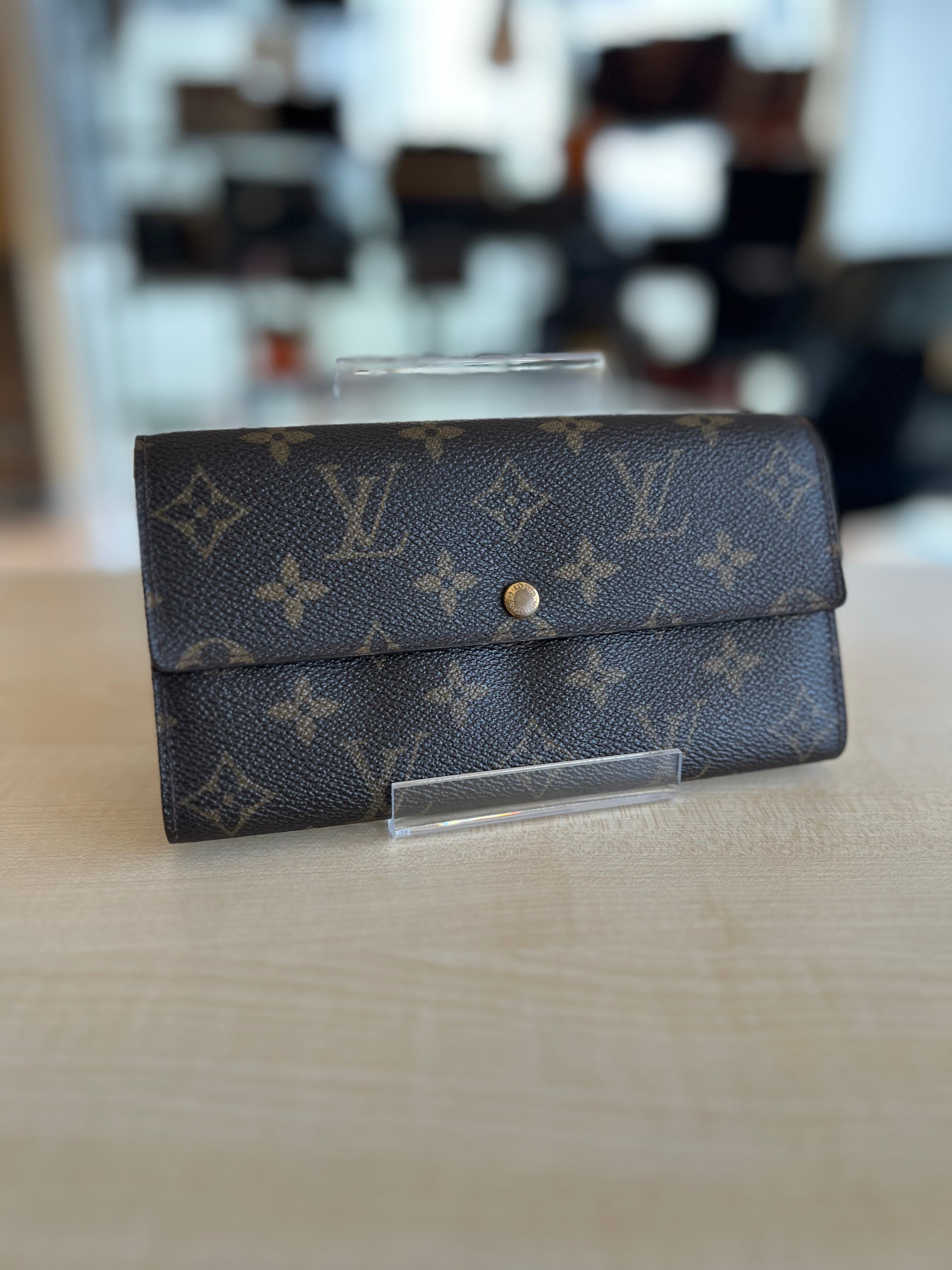 Louis Vuitton Portefeuille Sarah Monogram — vue 2 | Le comptoir vintage
