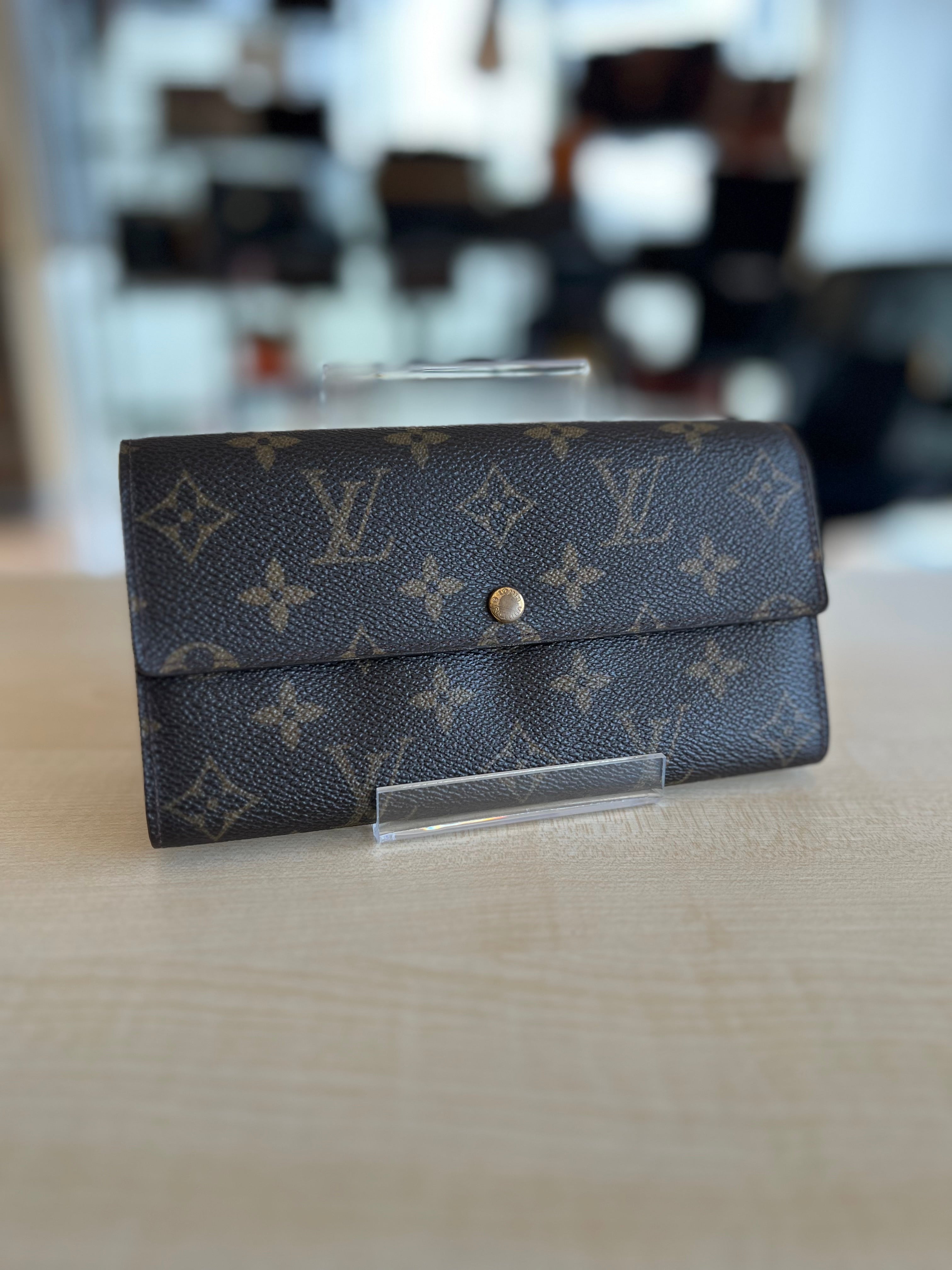 Louis Vuitton Portefeuille Sarah Monogram — vue 3 | Le comptoir vintage