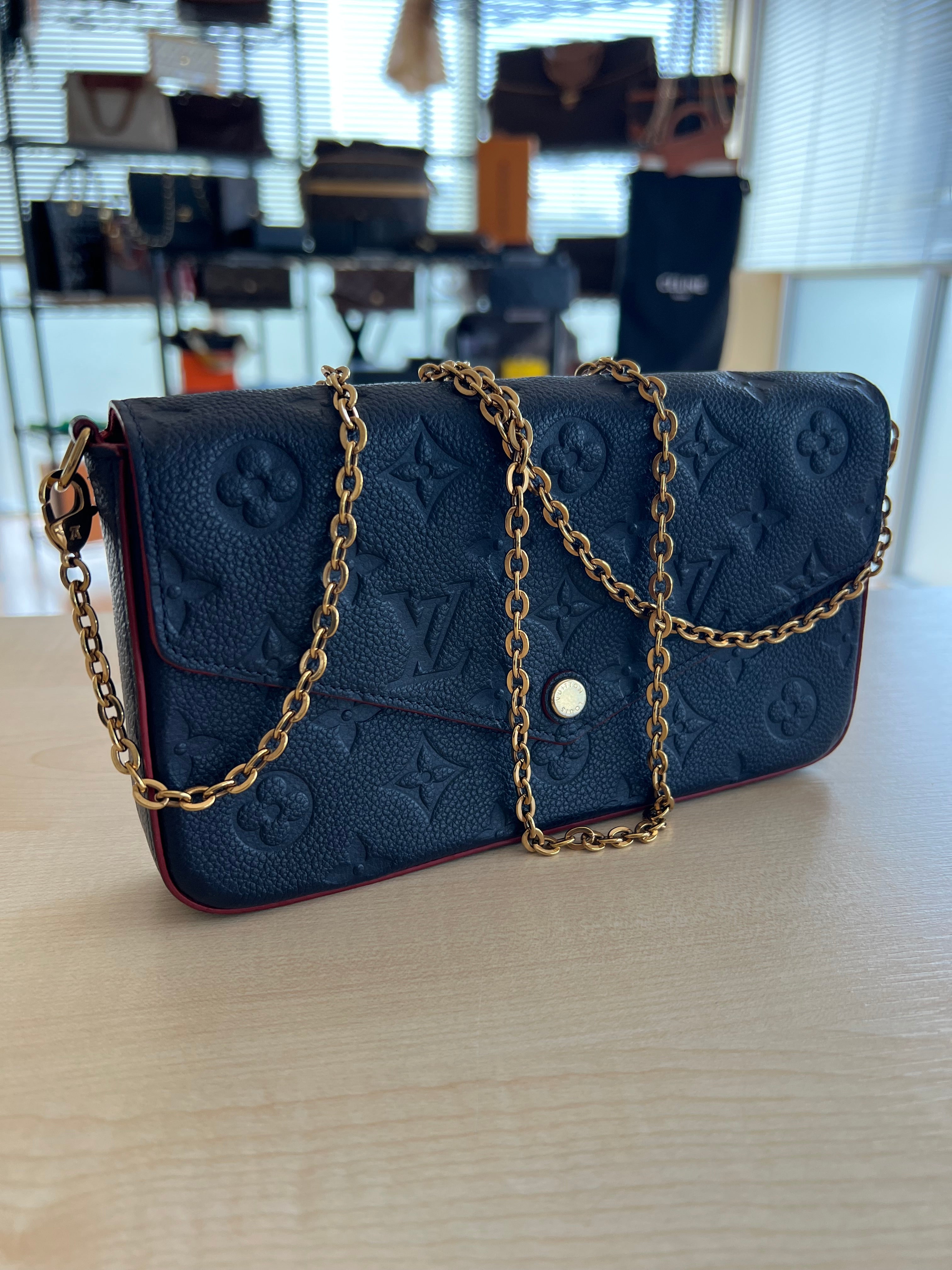 Louis Vuitton Pochette Félicie Monogram Empreinte Marine Rouge — vue 2 | Le comptoir vintage