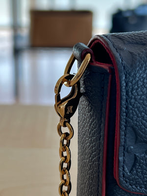 Louis Vuitton Pochette Félicie Monogram Empreinte Marine Rouge — vue 4 | Le comptoir vintage