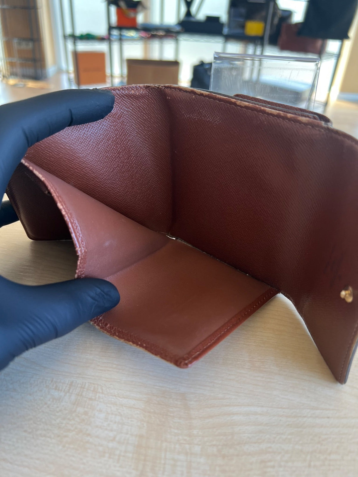 Louis Vuitton Portefeuille Compact Elise Monogram — vue 4 | Le comptoir vintage
