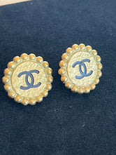 Boucles d'oreilles Chanel clip CC rondes dorées authentifiées — Le Comptoir Vintage