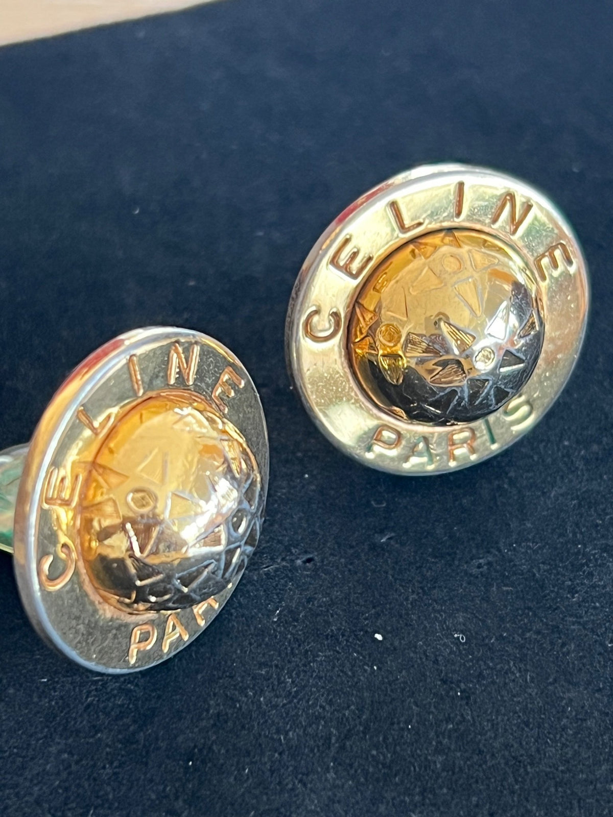 Celine Paris Boucles d'oreilles clips logo — vue 2 | Le comptoir vintage