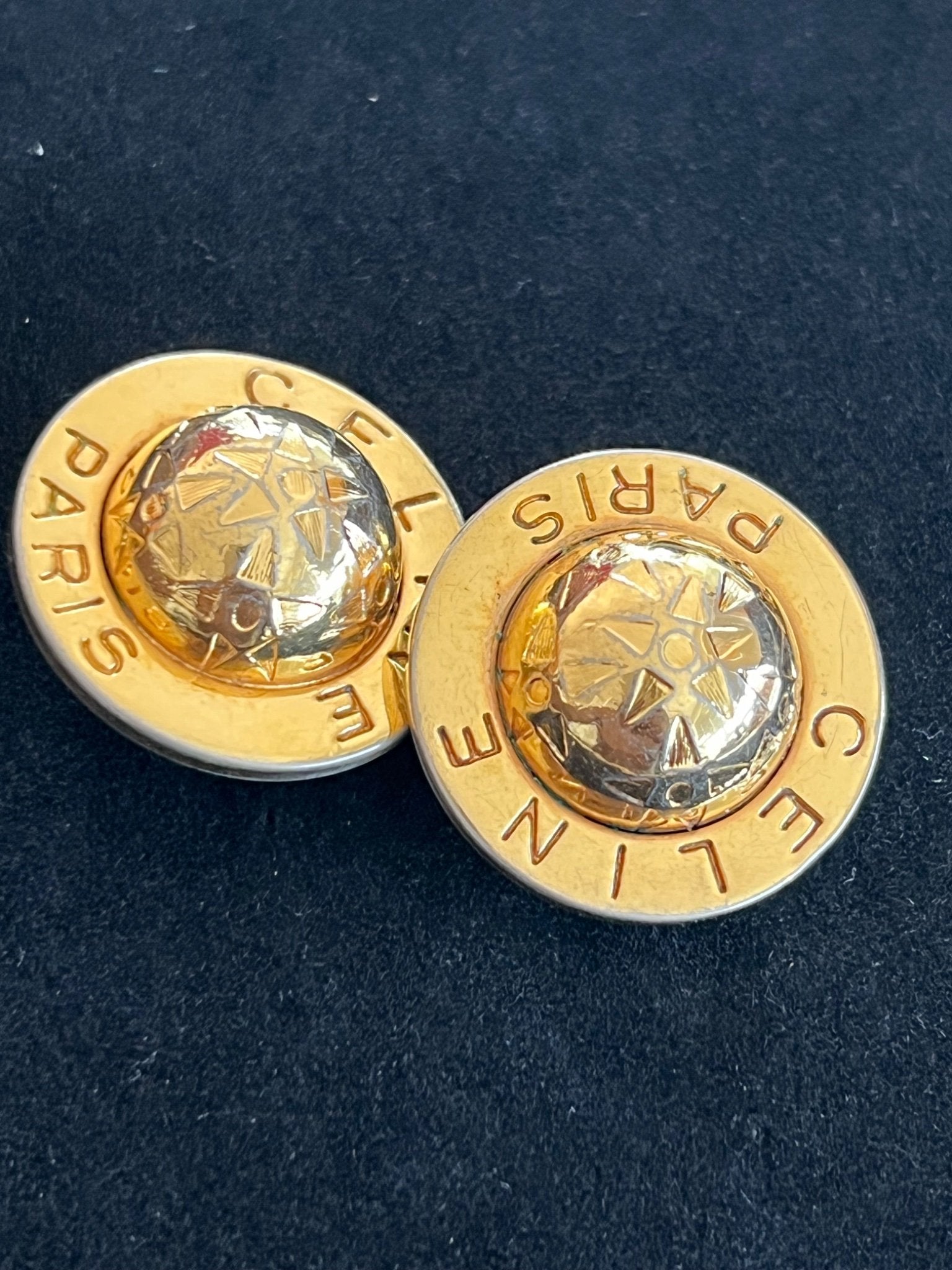 Boucles d'oreilles Céline Paris clips logo — vue 7 | Le Comptoir Vintage