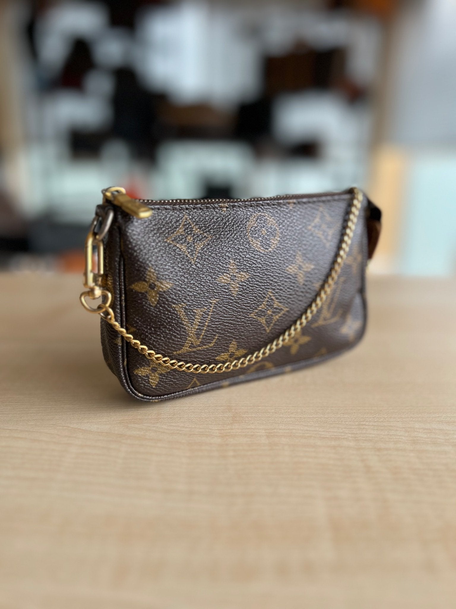 Louis Vuitton Pochette Mini Accessoires Monogram — vue 2 | Le comptoir vintage