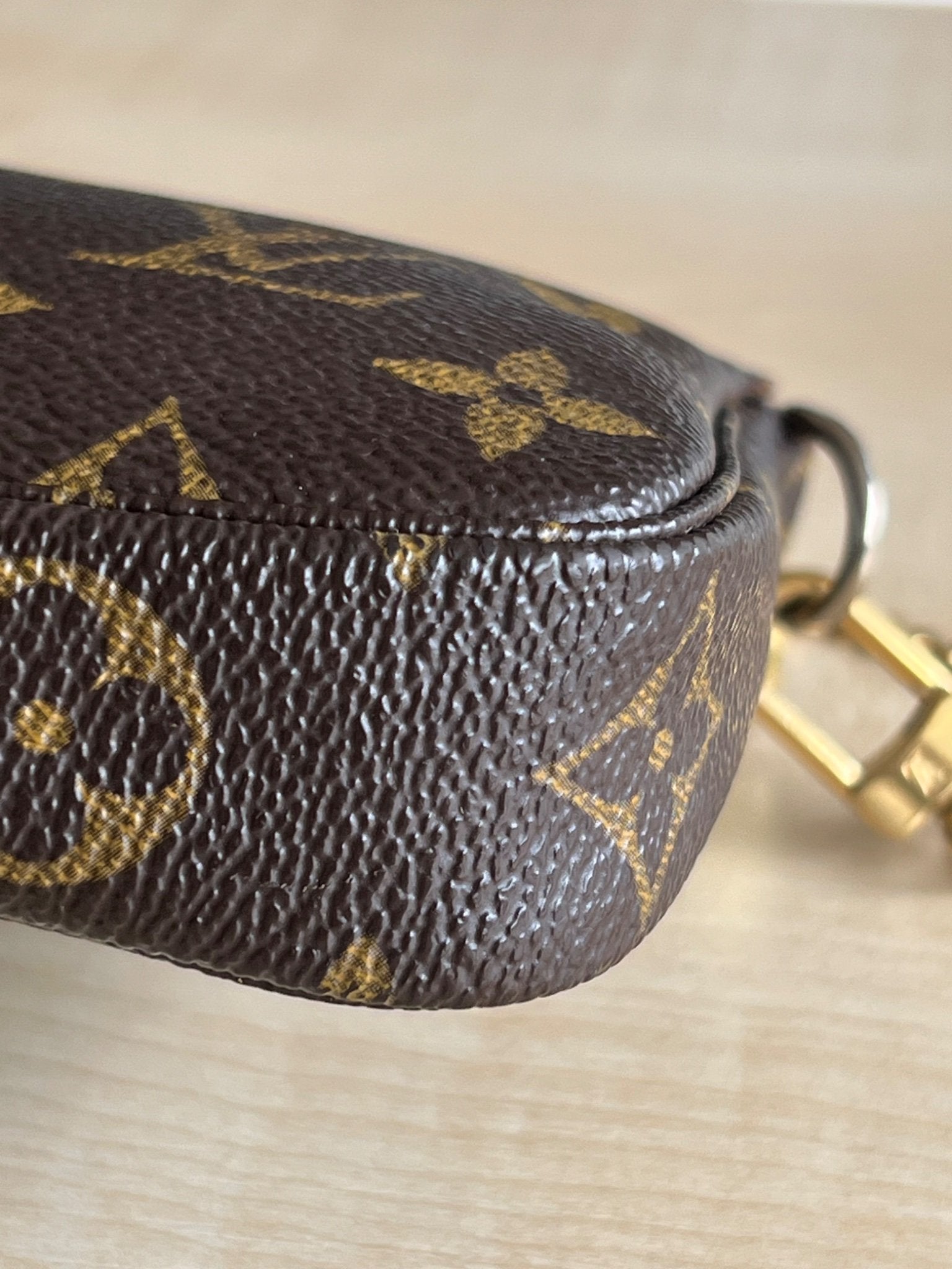 Louis Vuitton Pochette Mini Accessoires Monogram — vue 4 | Le comptoir vintage