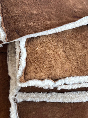 Chanel Sac 2.55 Porté Épaule en Shearling Mouton Retourné — vue 10 | Le comptoir vintage