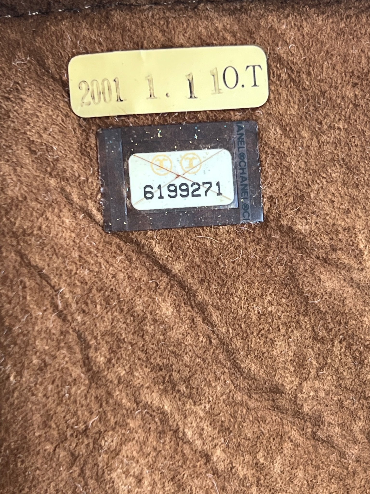 Chanel Sac 2.55 Porté Épaule en Shearling Mouton Retourné — vue 15 | Le comptoir vintage
