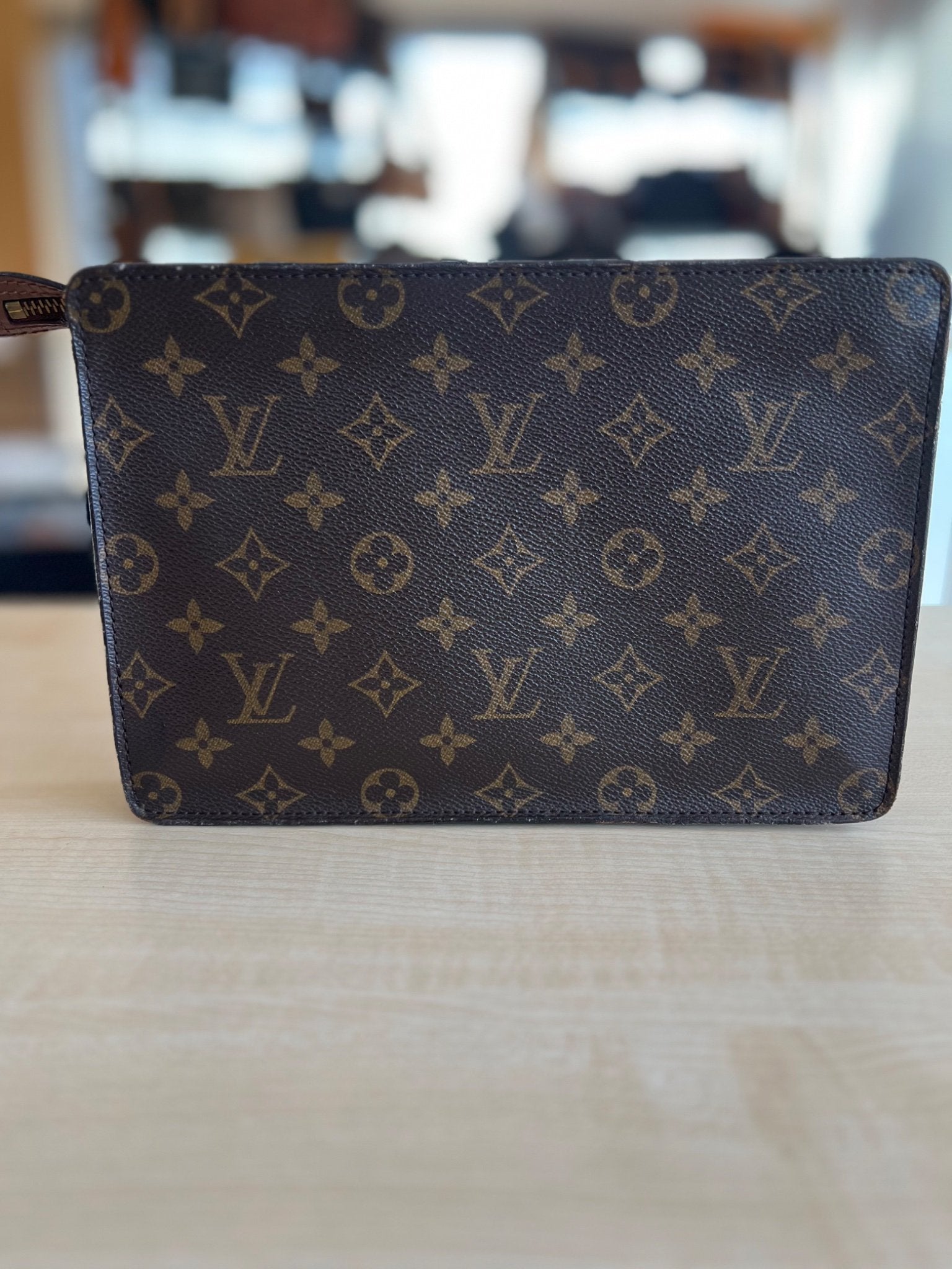 Louis Vuitton Pochette Homme Monogram — vue 4 | Le comptoir vintage