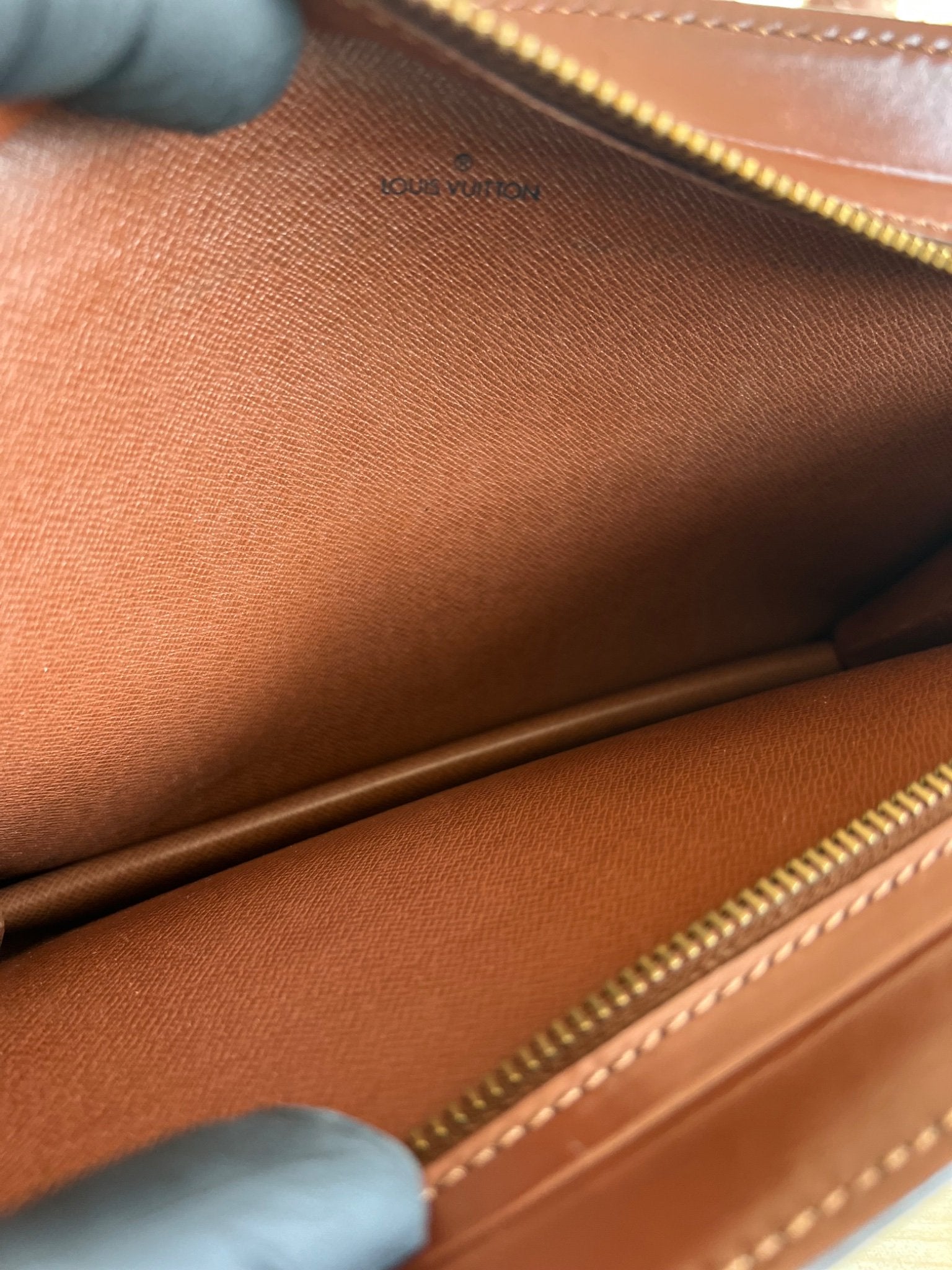Louis Vuitton Pochette Homme Monogram — vue 6 | Le comptoir vintage