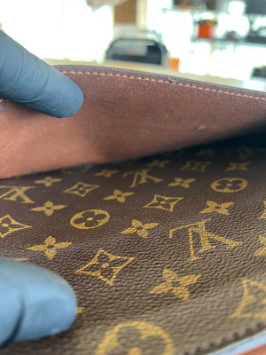 Louis Vuitton Pochette Homme Monogram — vue 11 | Le comptoir vintage
