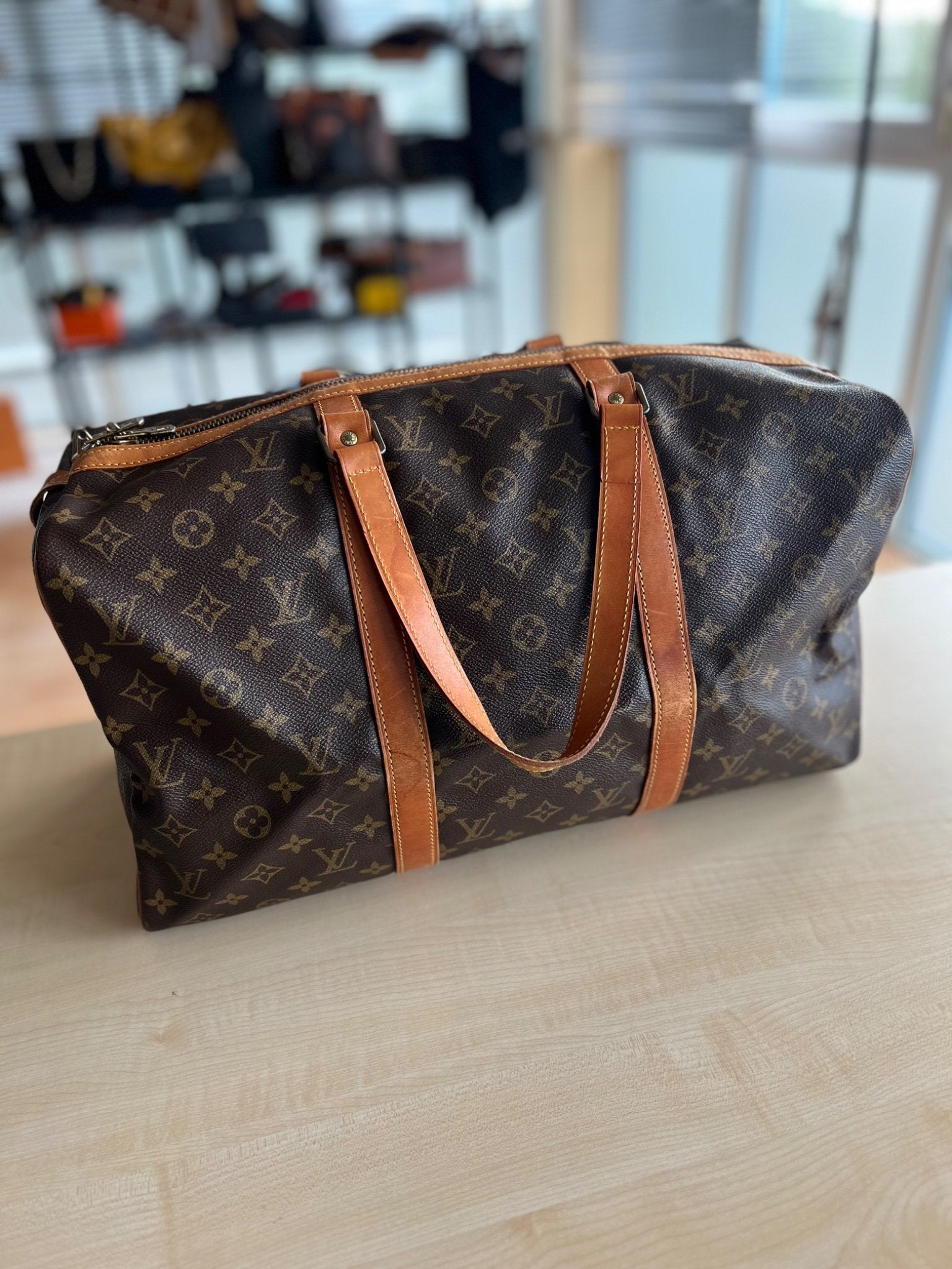 Louis Vuitton Sac Souple 45 Monogram — vue 2 | Le comptoir vintage