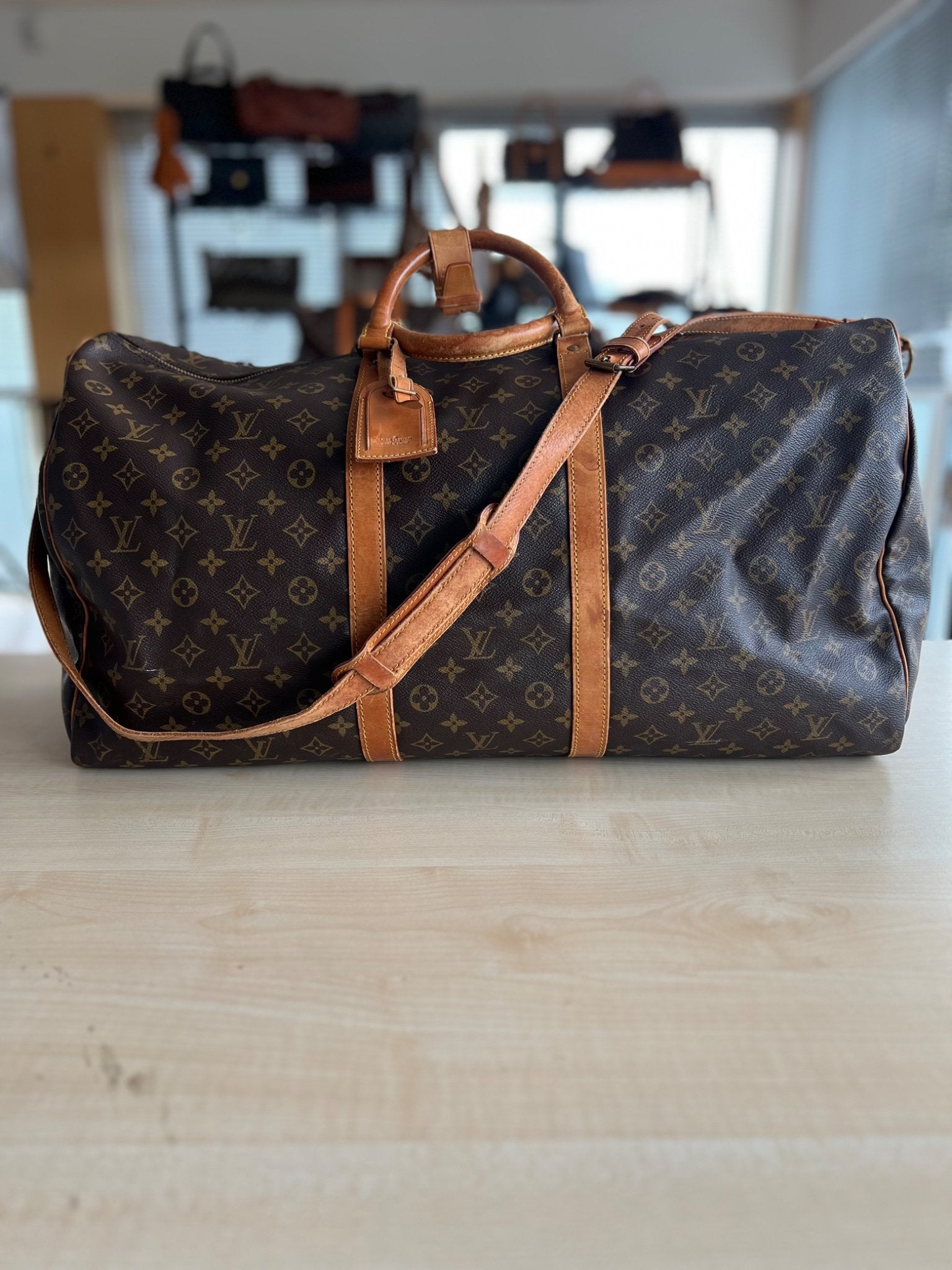 Louis Vuitton Keepall 60 Bandoulière Monogram — vue 2 | Le comptoir vintage