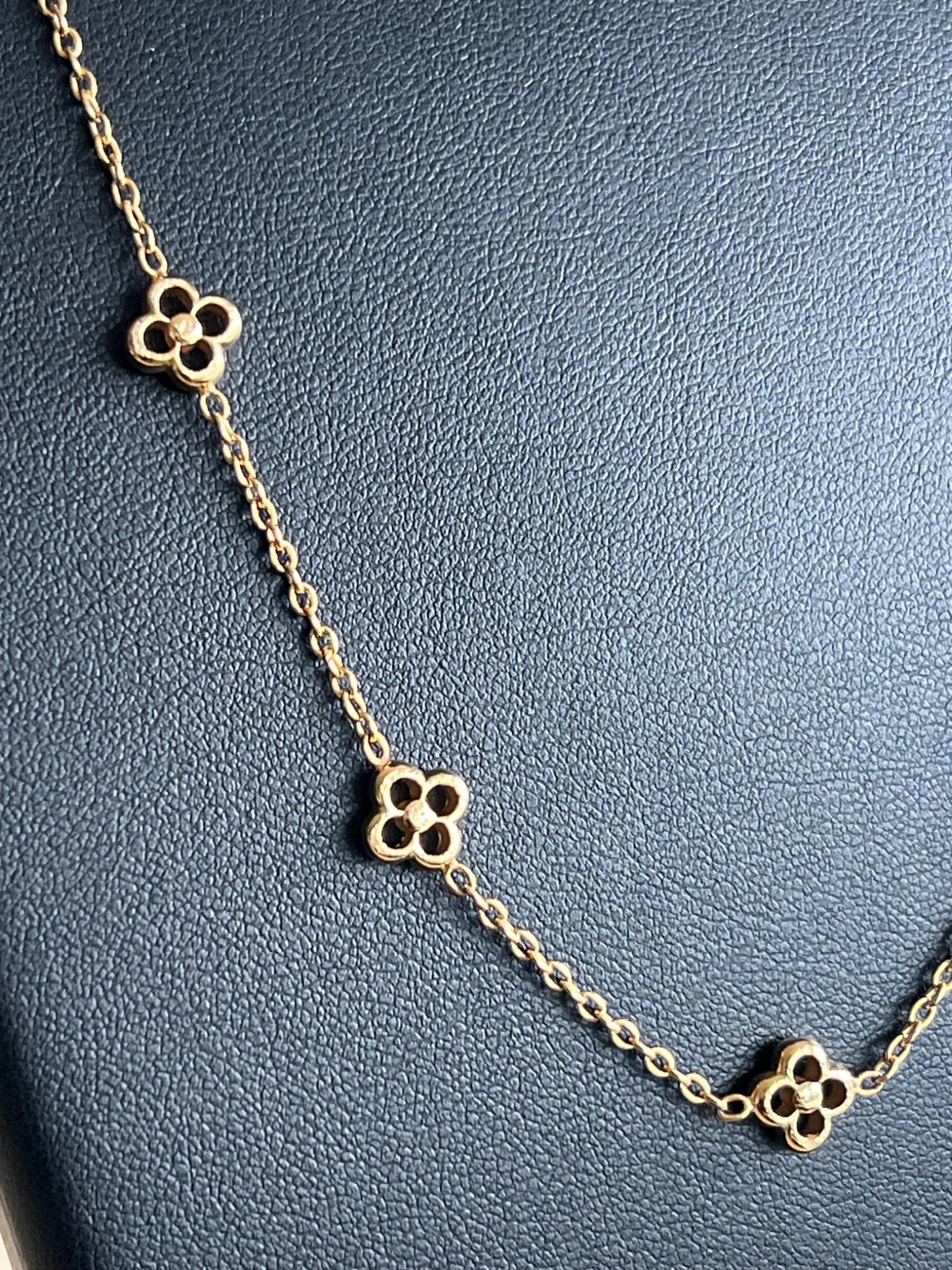 Louis Vuitton Collier Flower Full LV Circle — vue 2 | Le comptoir vintage
