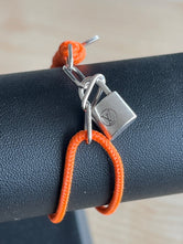 Louis Vuitton Bracelet Monogram Charm Cadenas authentifié — Le comptoir vintage
