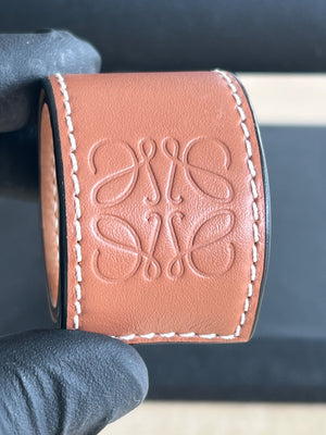 Loewe Bracelet Manchette Anagram en cuir — vue 4 | Le comptoir vintage