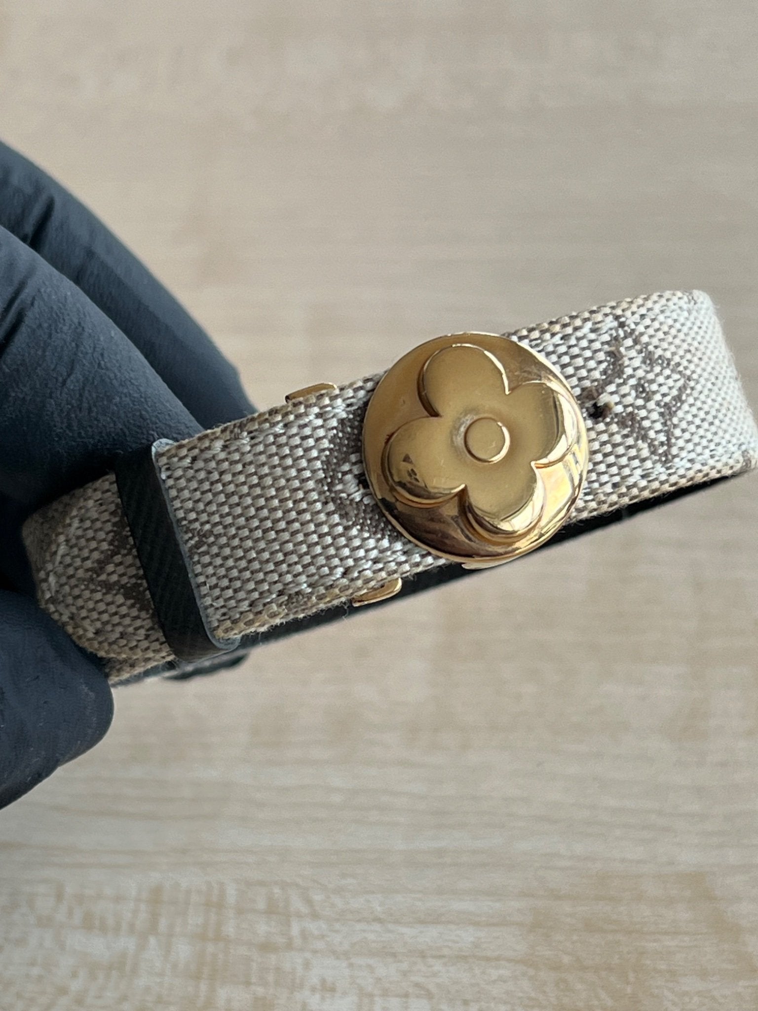 Louis Vuitton Bracelet Monogram Fleur Fermoir Doré — vue 2 | Le comptoir vintage