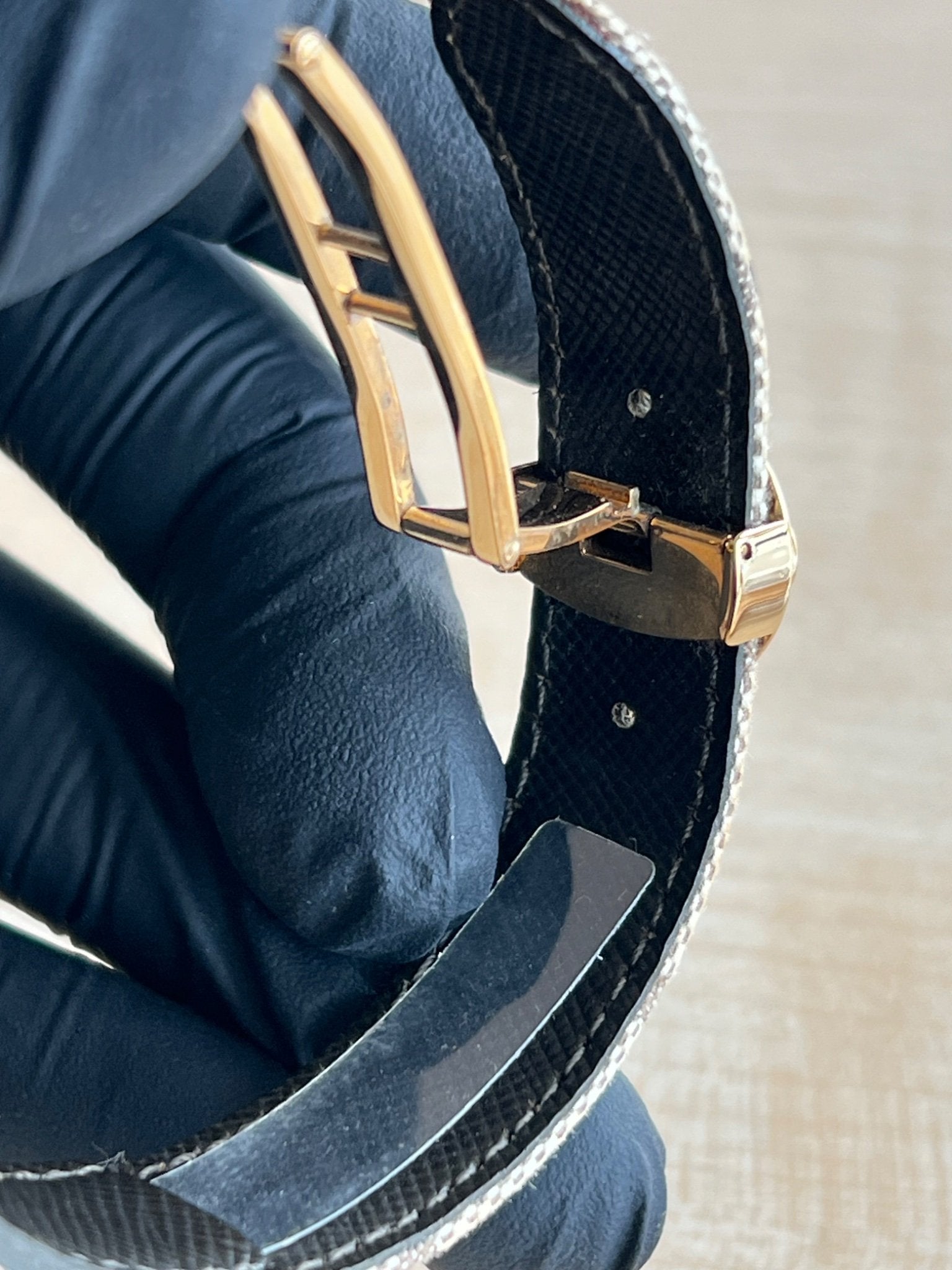 Louis Vuitton Bracelet Monogram Fleur Fermoir Doré — vue 4 | Le comptoir vintage