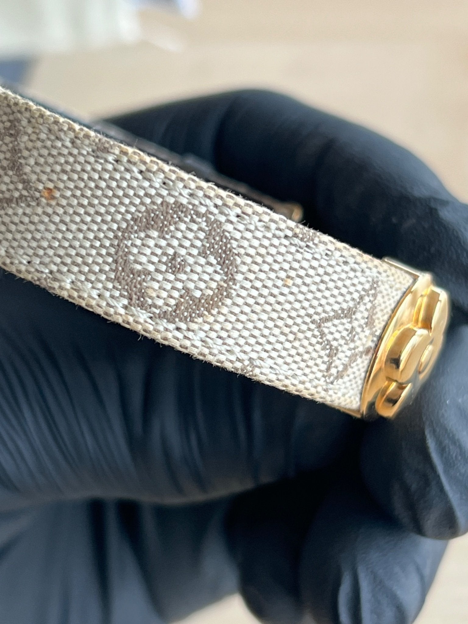 Louis Vuitton Bracelet Monogram Fleur Fermoir Doré — vue 10 | Le comptoir vintage
