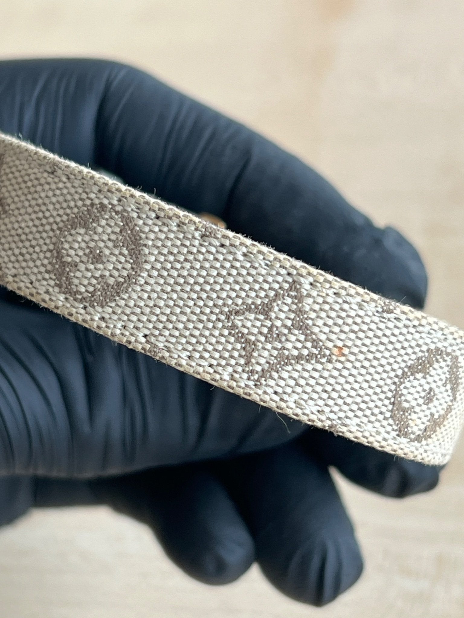 Louis Vuitton Bracelet Monogram Fleur Fermoir Doré — vue 11 | Le comptoir vintage